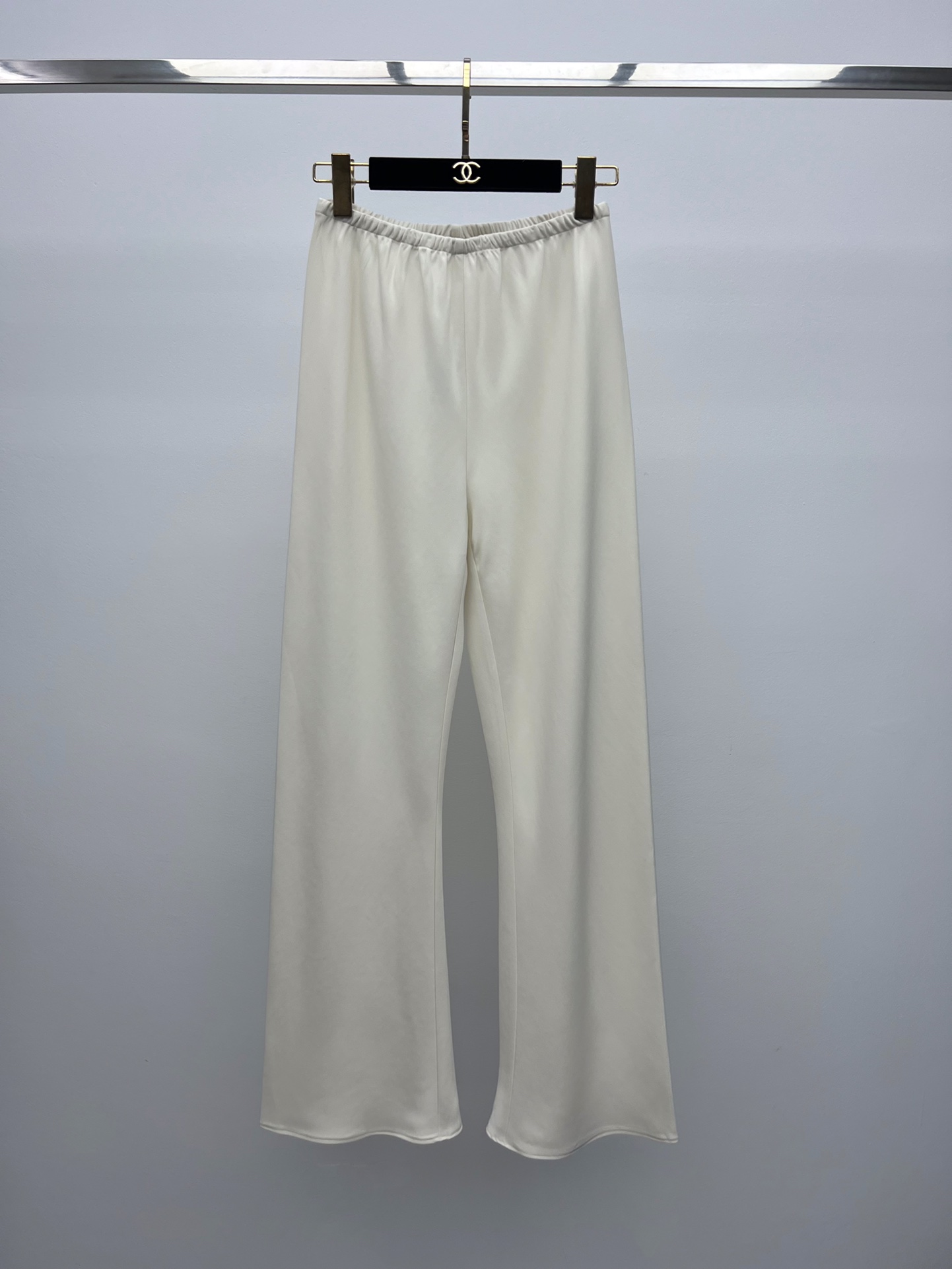 “Stylish Single-Size Female Suit with Unique Fabric and Comfortable Design” - 图片 2