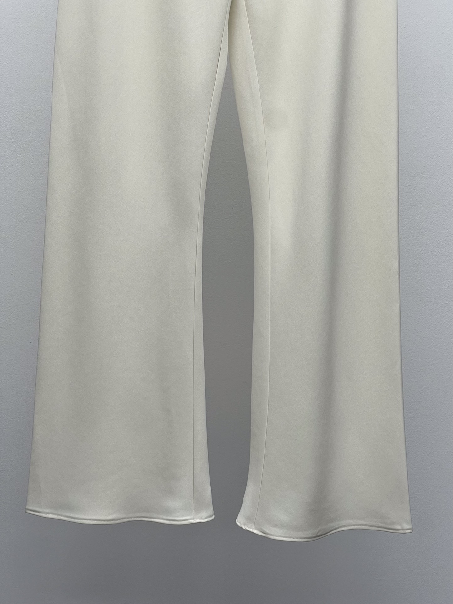 “Stylish Single-Size Female Suit with Unique Fabric and Comfortable Design” - 图片 5