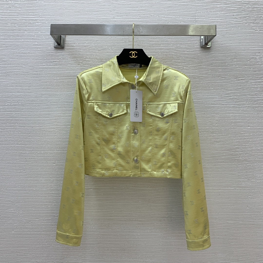 NO:326152,Model number D25031266 Chane* early spring new style, high-end satin double C hot silver logo decorative double pocket lapel short long sleeve thin jacket!  Turmeric, apricot, black, (M size shoulder width 39, bust 96, sleeve length 57, clothing length 41) hair, chanel, jackets & coats, alexander wang19860909款号D25031266 Chane*早春新款 高级感缎面双C烫银logo装饰双口袋翻领短款长袖薄外套！姜黄色、杏色、黑色、（M码肩宽39,胸围96,袖长57,衣长41）发,,chanel,jackets & coats,alexander wang,Women's clothing