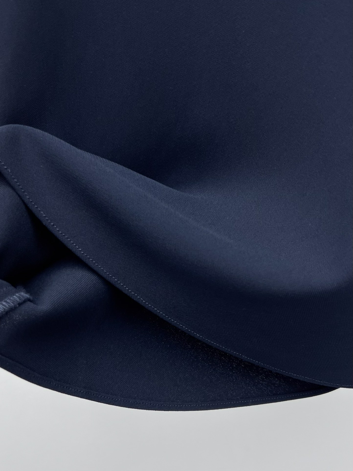 “Single-size Female Suit with Acoustic Acid Blend Material for Graceful Comfort” - 图片 6