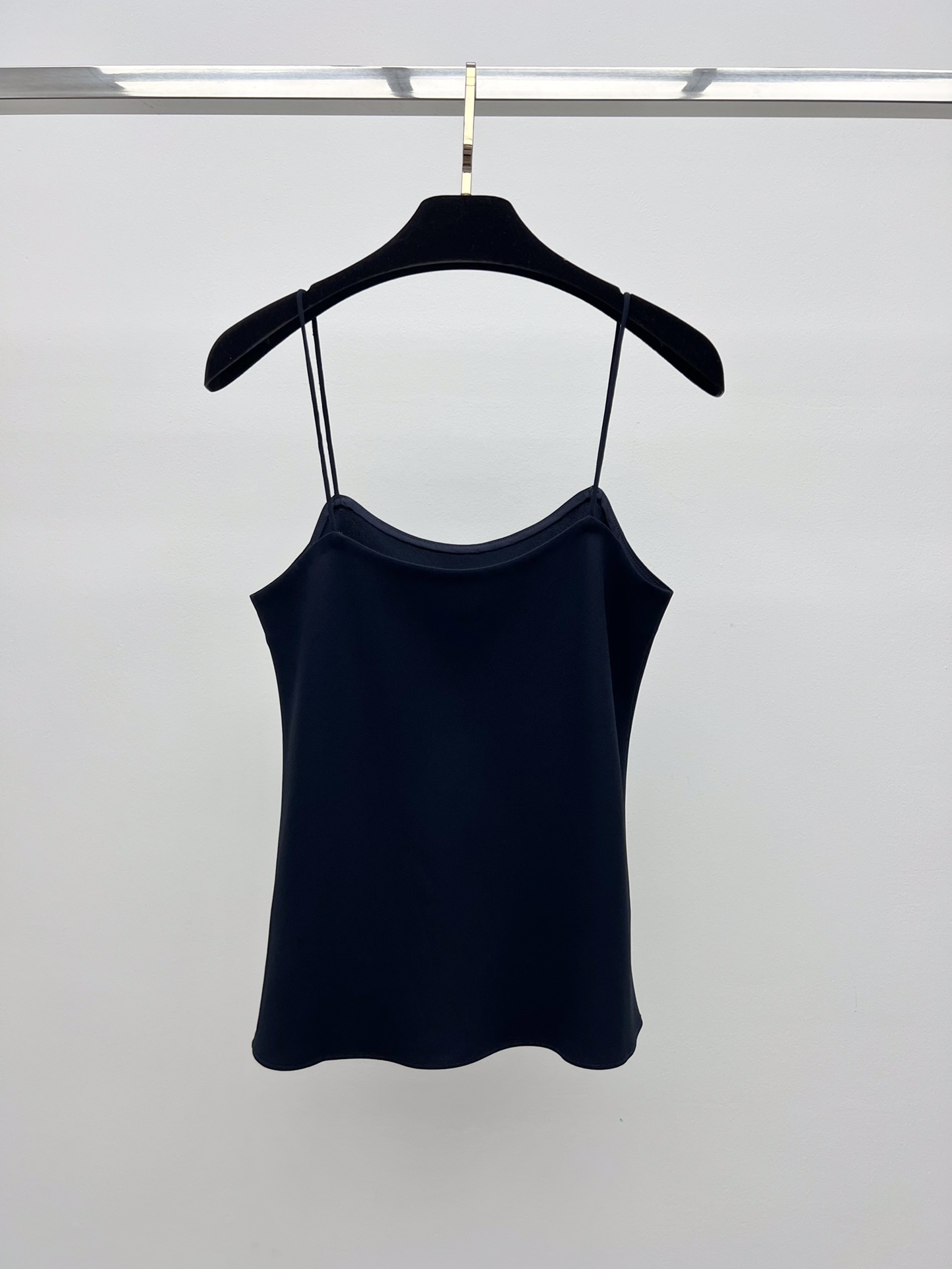 “Single-size Female Suit with Acoustic Acid Blend Material for Graceful Comfort” - 图片 7