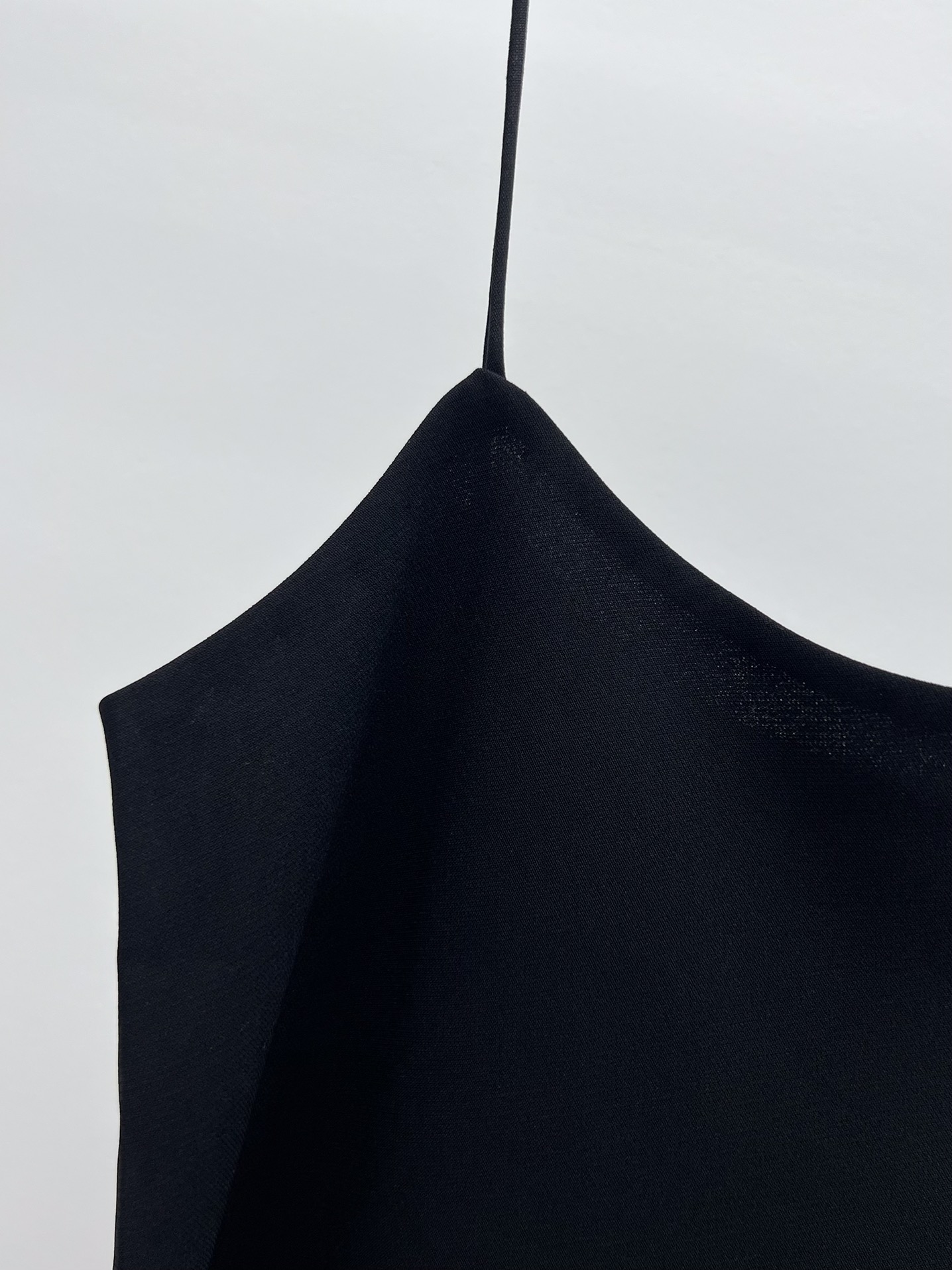 “Stylish Single-Size Female Suit with Unique Design and Comfortable Fabric” - 图片 4