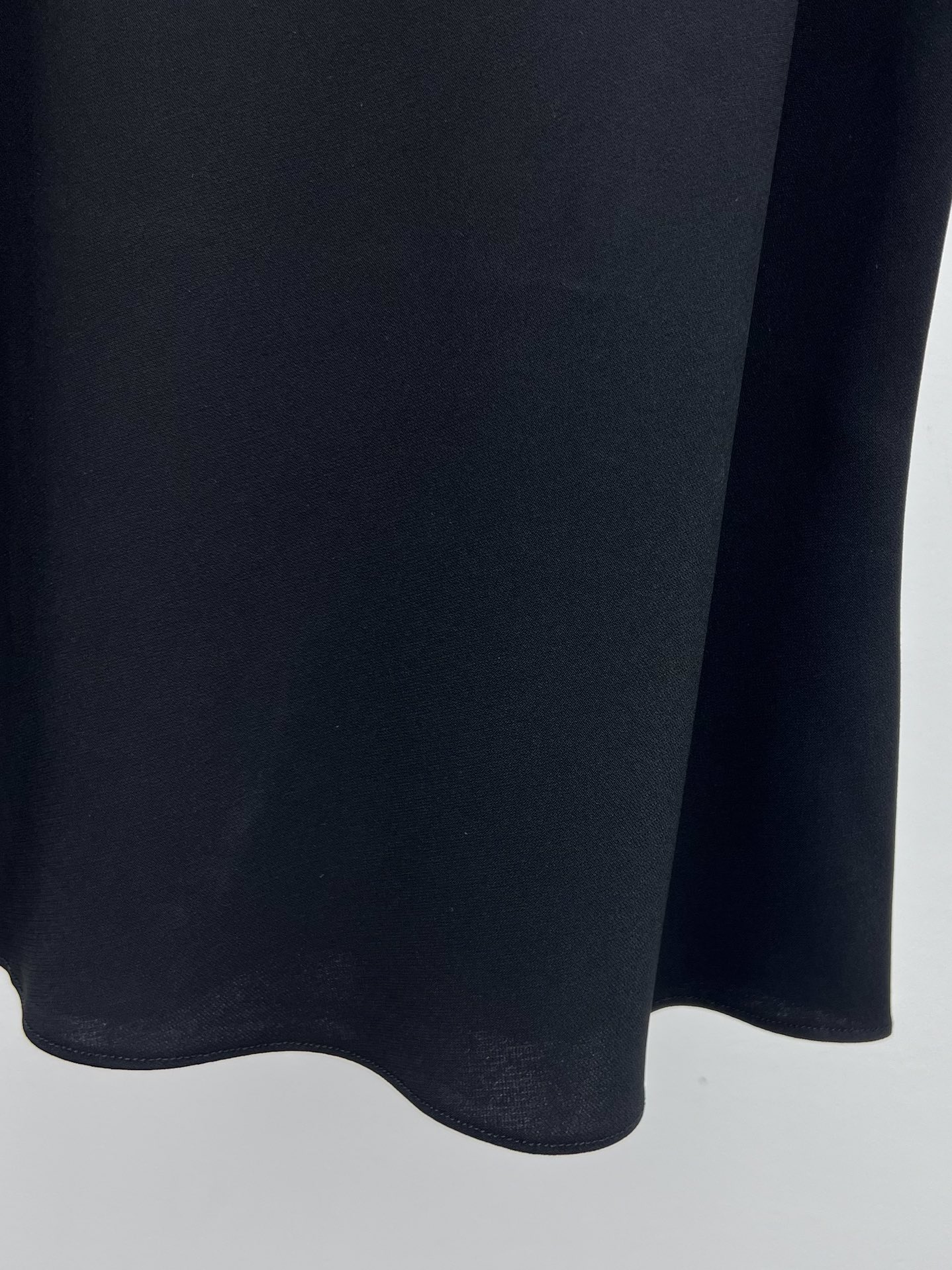“Stylish Single-Size Female Suit with Unique Design and Comfortable Fabric” - 图片 5