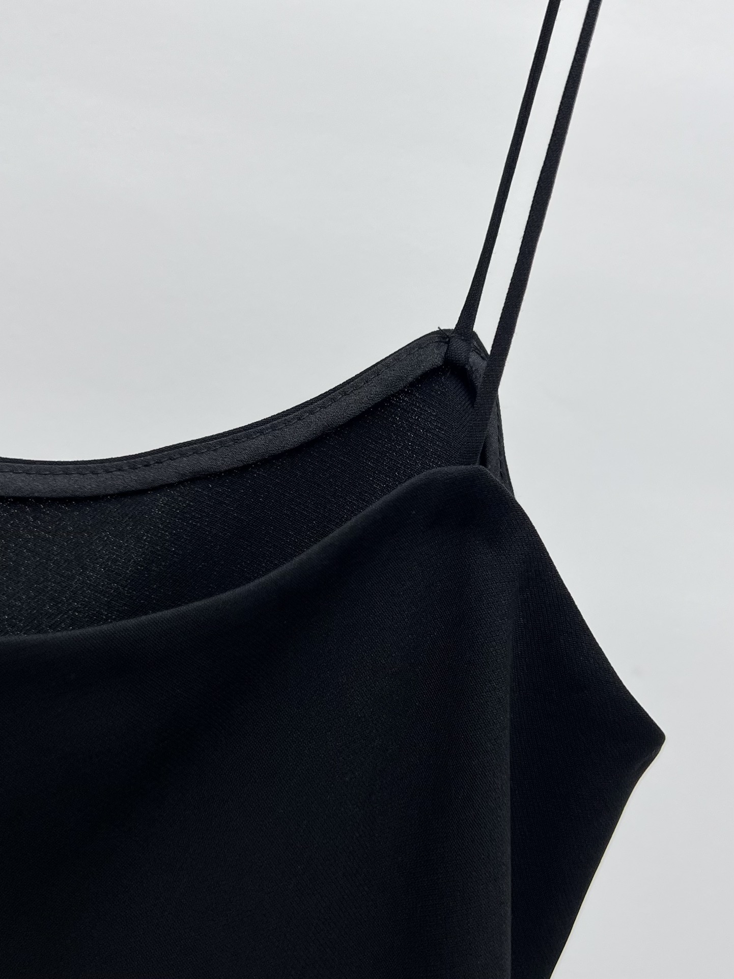 “Stylish Single-Size Female Suit with Unique Design and Comfortable Fabric” - 图片 8