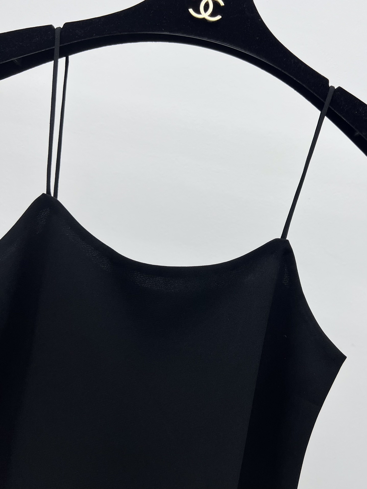 “Stylish Single-Size Female Suit with Unique Design and Comfortable Fabric” - 图片 3