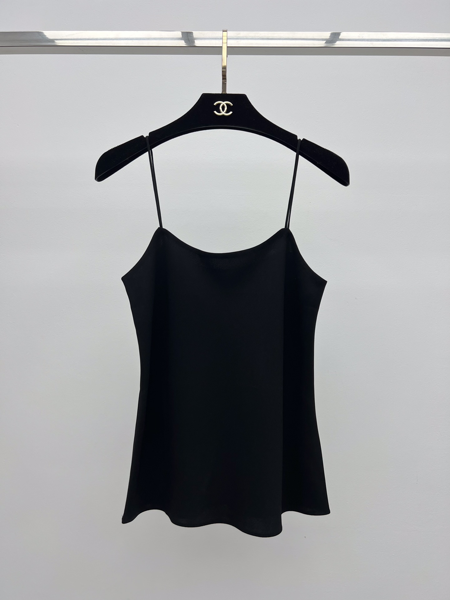 “Stylish Single-Size Female Suit with Unique Design and Comfortable Fabric” - 图片 2
