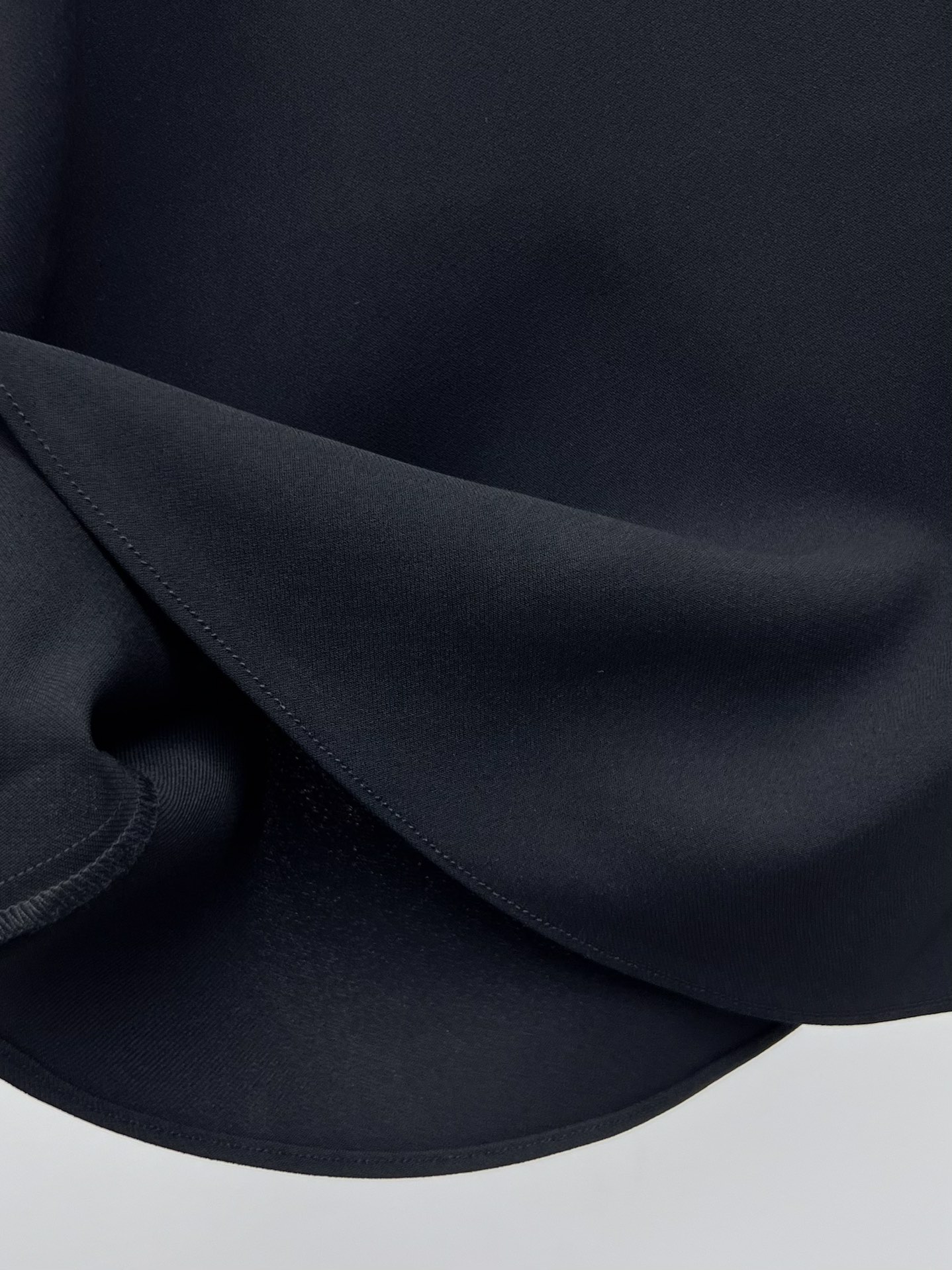 “Stylish Single-Size Female Suit with Unique Design and Comfortable Fabric” - 图片 6
