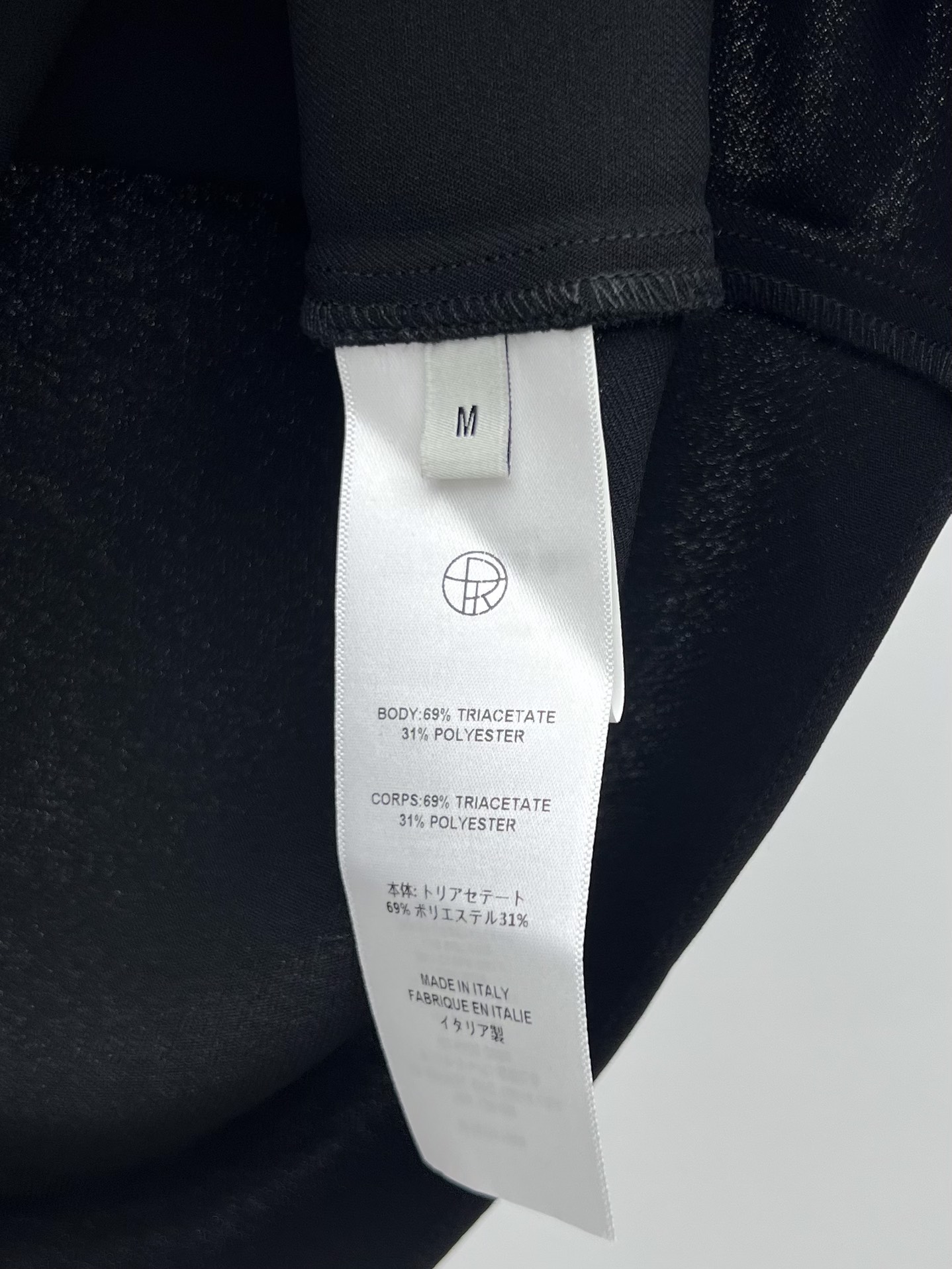 “Stylish Single-Size Female Suit with Unique Design and Comfortable Fabric” - 图片 9