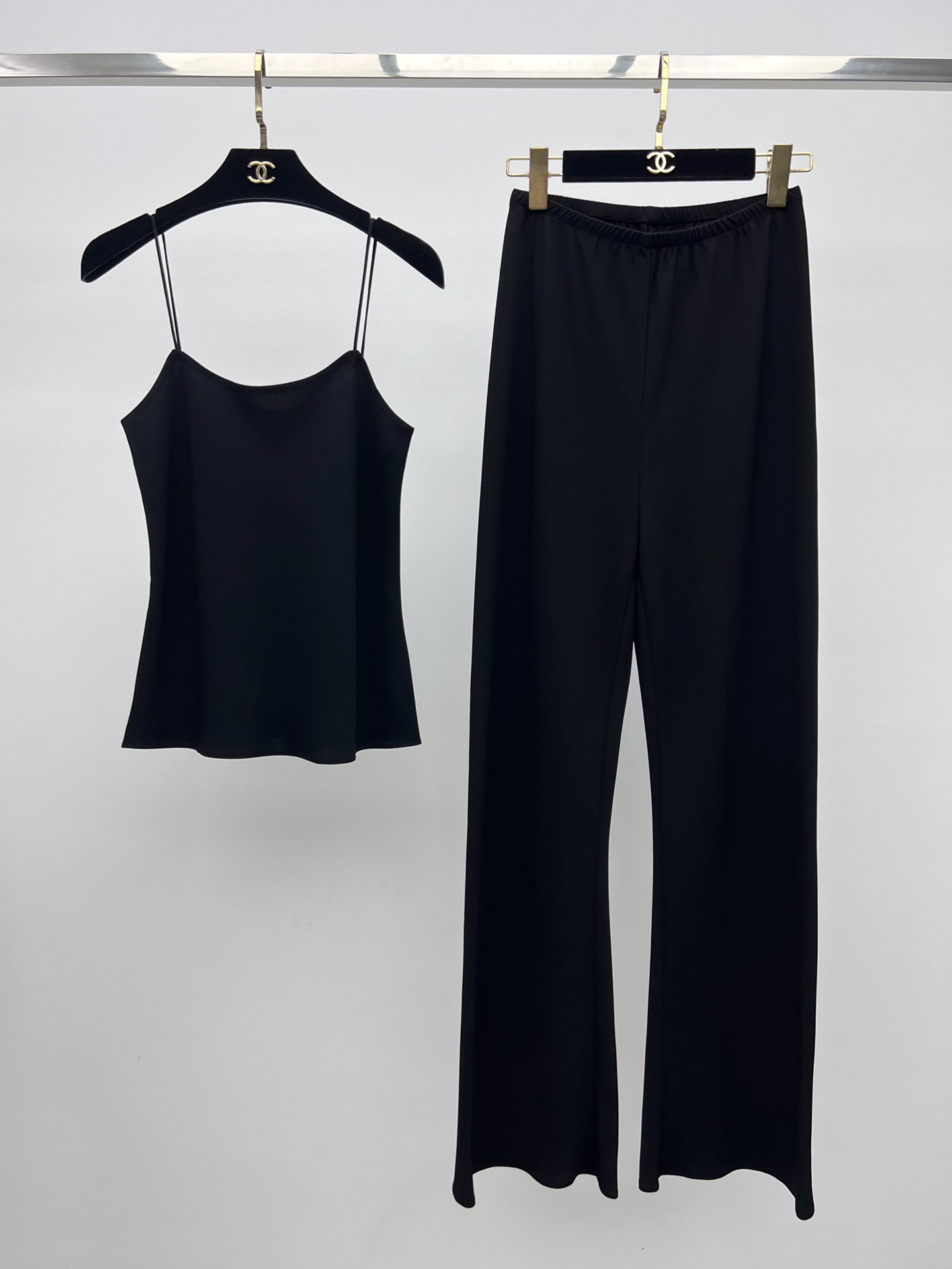 “Stylish Single-Size Female Suit with Unique Design and Comfortable Fabric” - 图片 1