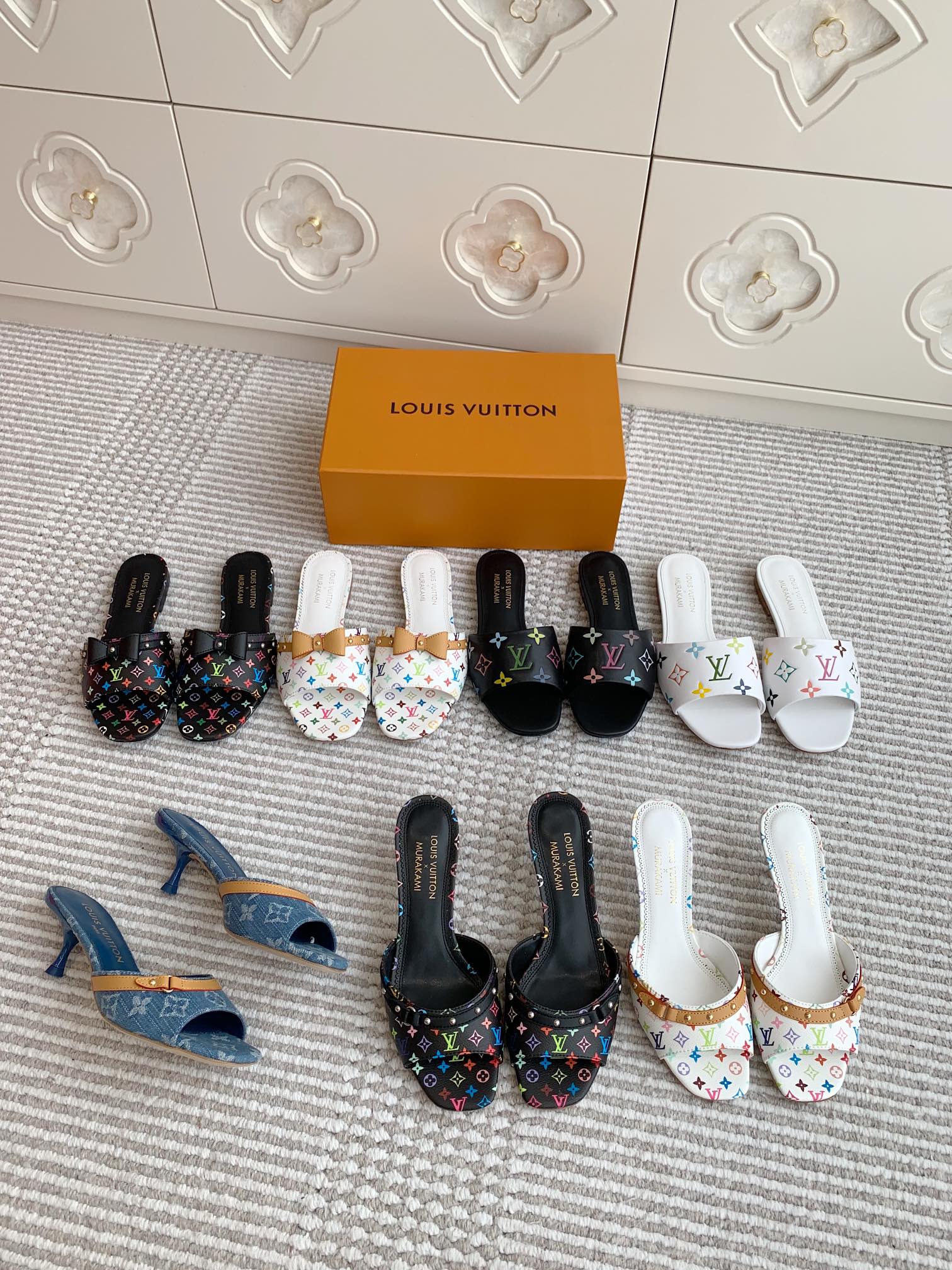NO:403153,————LV·Murakami Takashi·Black and White Tricolor Slippers·35-41,High Heels Slippers,louis vuitton,high heels,slippers19860909————LV·村上隆·黑白三彩拖鞋·35-41,高跟鞋拖鞋,louis vuitton,high heels,slippers,Women's Shoes