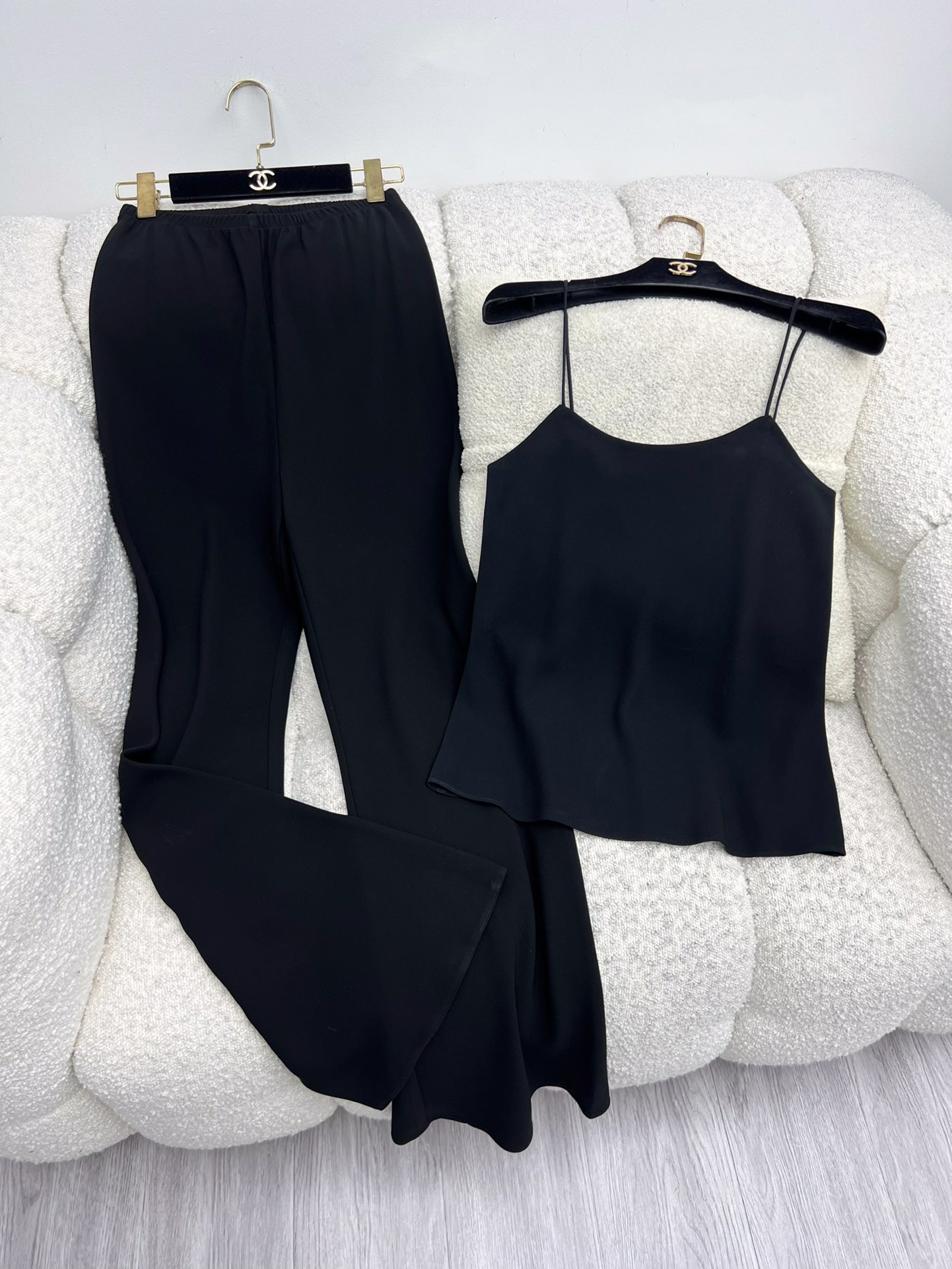 “Stylish Single-Size Female Suit with Acoustic Acid Blend Material for Graceful Comfort” - 图片 1