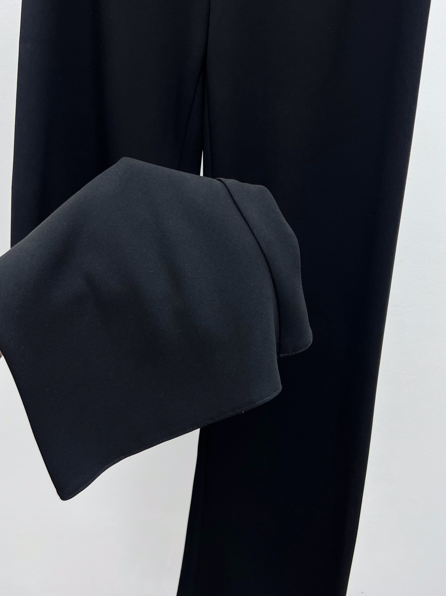 “Stylish Single-Size Female Suit with Acoustic Acid Blend Material for Graceful Comfort” - 图片 6