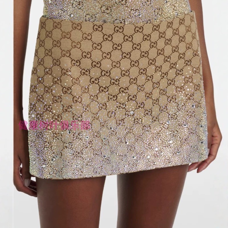 NO:326155,Model number D25031287 GUCC* newest classic interlocking GG jacquard fabric high-end feel heavy industry color diamond ironing decoration high waist slim A-line short skirt skirt!  (M size high waist circumference 68, hip circumference 94, skirt length 37) hair, gucci, skirt circumference 37, alexander wang19860909款号D25031287 GUCC*新款 经典互扣GG提花面料高级感重工彩钻烫钻装饰高腰显瘦A字短裙半身裙！（M码高腰围68,臀围94,裙长37）发,,gucci,skirts,alexander wang,Women's clothing