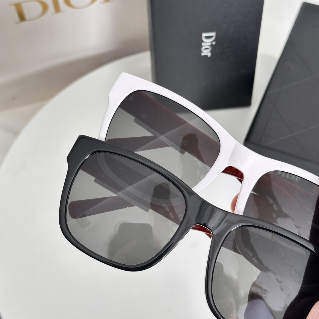 - Foto de detalle Dior B23 S2F
