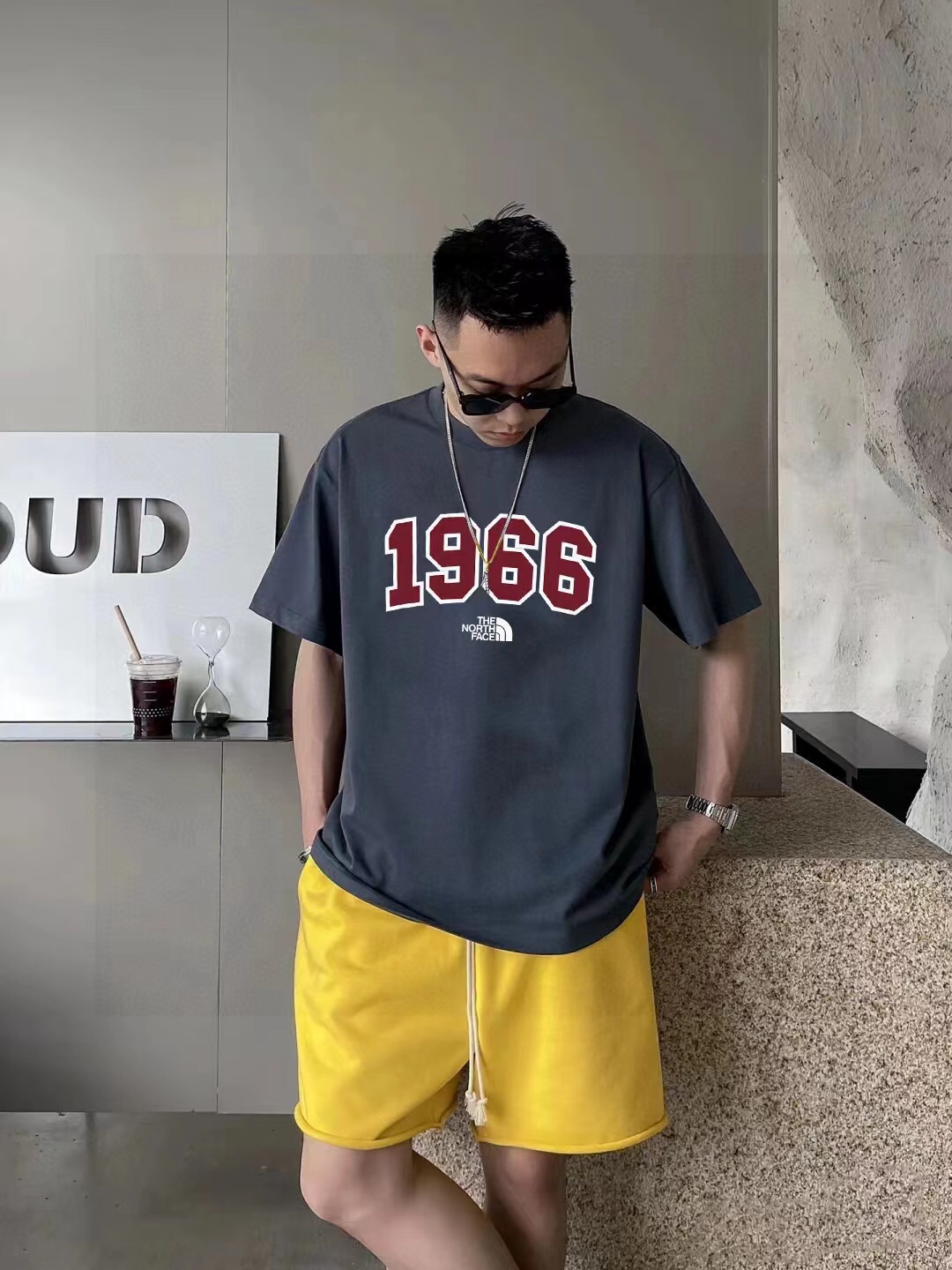 💰75
高品质
北面专柜同款户外探索风景情侣印花情侣短袖
采用260克定制精梳纯棉,三针五线做工,领口定制螺纹不变形,领口包包边条,肩膀处内里带压条,做工面料细节都无法挑剔,印花采用进口浆料,高端的刺绣精致细腻,简直太完美了!
版型宽松,男女都可以穿!
颜色 黑色 高级灰
尺码m~xl
m肩宽47胸围108衣长70
L肩宽49胸围112衣长72
XL肩宽51胸围116衣长74