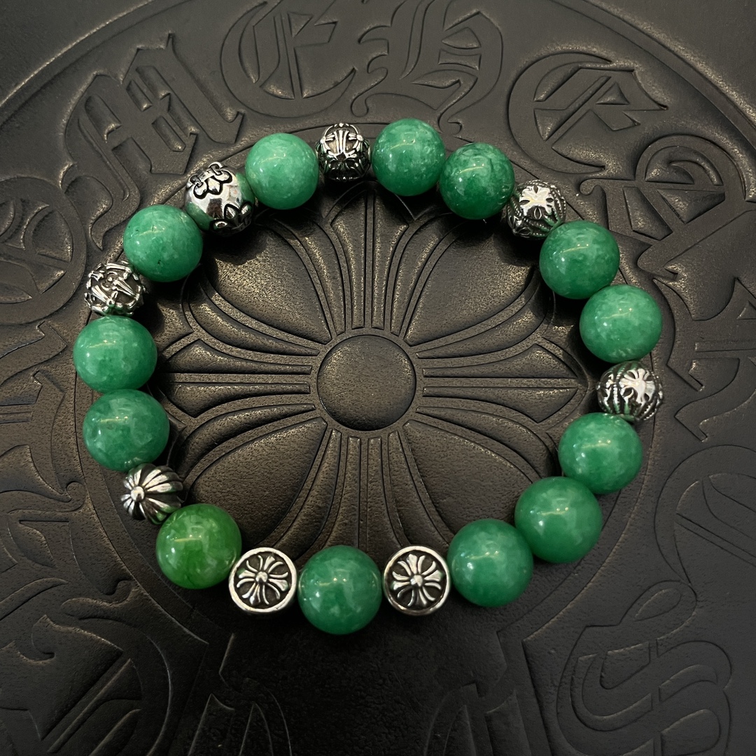 NO:107102,Batch New [Counter Quality] Chrome Hearts Croxin Green Agate Bracelet Bracelet, Kuaishou/ins/Little Red Book popular, different concave and convex and convex design styles present unique. Cross Scout Flower is Croxin's logo, so it lasts for a long time. Genuine version of Chrome Hearts Croxin, different from the market, benchmark the quality of the version, look at the details of the letter printing, retro, old gray oxygen level. Seiko version!  , jewelry boutique, chrome hearts, chrome hearts, bracelet19860909批 新款【专柜品质】Chrome Hearts克罗心绿玛瑙手链 手串,快手/ins/小红书热门,凹凸造型不同的花纹设计风格呈现出与众不同 十字架童军花是克罗心的标志 所以更经久不衰 正品打版Chrome Hearts克罗心 区别市场普通轻版 对版对标品质 看字印细节 复古做旧灰氧程度.精工版本！,饰品精品,chrome hearts,chrome hearts,bracelet,Jewelry