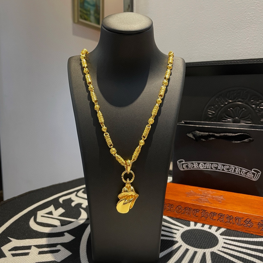 NO:107110,New [Counter Quality] Chrome Hearts Croxin Classic golden multi-element necklace Cross diamond-set pendant Different pattern design styles present unique Cross Scout flowers are Croxin's ambitions, so they last longer. Genuine version Chrome Hearts Croxin Difference to the market ordinary light version, match the quality of the version, look at the details of the letter printing, retro old gray oxygen level. Seiko version!  !  !  Pure handmade ~ Authentic model opening must-have fashion and fashion, both men and women can wear it, same style for couples, original official website, rock punk style silver style, retro elements, trendy and versatile!  , jewelry boutique, chrome hearts, chrome hearts, necklace, gold19860909新款【专柜品质】Chrome Hearts克罗心 经典黄金色多元素项链 十字架镶钻吊坠 凹凸造型不同的花纹设计风格 呈现出与众不同 十字架 童军花是克罗心的志 所以更经久不衰 正品打版Chrome Hearts克罗心 区别市场普通轻版 对版对标品质 看字印细节 复古做旧灰氧程度.精工版本！！！ 纯手工打造 ～正品开模潮流时尚必备 男女均可佩戴 情侣同款 官网原版 摇滚朋克泰银风格 复古元素 潮流百搭！,饰品精品,chrome hearts,chrome hearts,necklace,gold,Jewelry