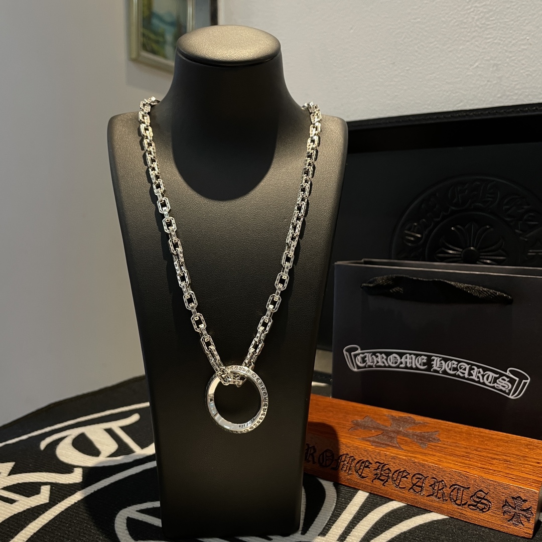 NO:107103,New [Counter Quality] Chrome Hearts Necklace, Ring Pendant, Different Concave and Convex and Convex Design Styles, Showing a Different Style, Cross, Scout Flowers are Croxin's Ambition, so they last longer. Genuine version of Chrome Hearts, Different from the market, Benchmark the quality of the version, Look at the details of the letter printing, Retro, Old Gray Oxygen Level. Seiko Version!  !  !  Pure handmade ~ Authentic model opening must-have fashion and fashion, both men and women can wear it, same style for couples, original official website, rock punk style silver style, retro elements, trendy and versatile!  , jewelry boutique, chrome hearts, chrome hearts, necklace19860909新款【专柜品质】Chrome Hearts克罗心项链 圆环吊坠 凹凸造型不同的花纹设计风格 呈现出与众不同 十字架 童军花是克罗心的志 所以更经久不衰 正品打版Chrome Hearts克罗心 区别市场普通轻版 对版对标品质 看字印细节 复古做旧灰氧程度.精工版本！！！ 纯手工打造 ～正品开模潮流时尚必备 男女均可佩戴 情侣同款 官网原版 摇滚朋克泰银风格 复古元素 潮流百搭！,饰品精品,chrome hearts,chrome hearts,necklace,Jewelry