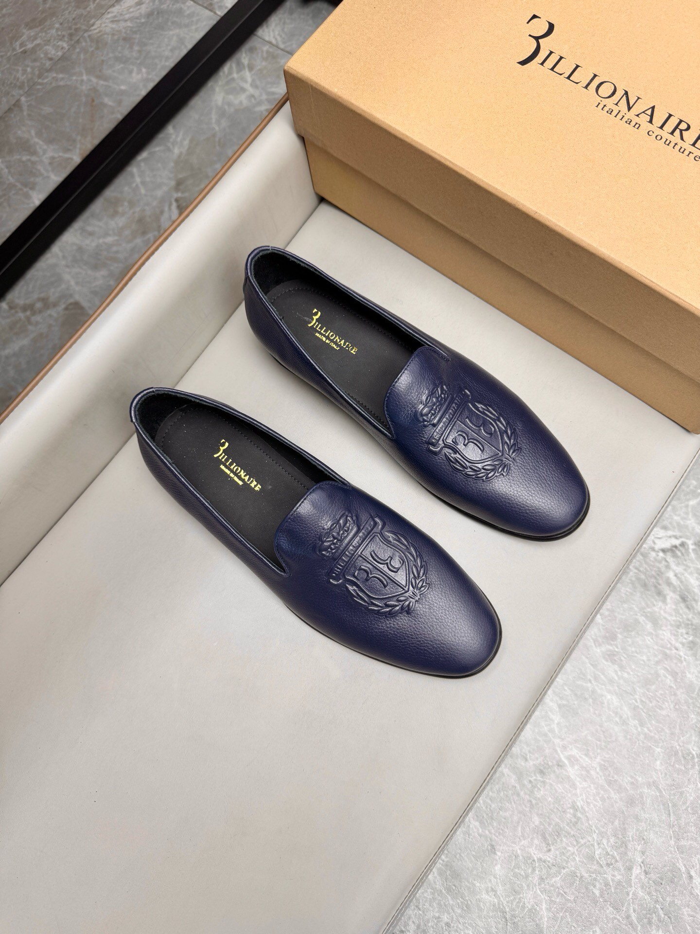 NO:221744,Brand BILLIONAIRE Color original color matching Number 39-44 Customized 38.45.46 Price Material Billionaire 2025 new product set of foot loafers!  High quality Top version 1:1 production fashion trend details are impeccable using original imported fabric to make comfortable and breathable cowhide inner cowhide foot pads, comfortable and superior foot feeling (original genuine leather bottom), billionaire, loafers, cowhide, Leather soles19860909品牌BILLIONAIRE 颜色原版配色 码数39-44定做38.45.46 价格 材质亿万富翁2025新品套脚乐福鞋！高品质 顶级版本1:1制作时尚潮流细节无可挑剔采用原版进口面料制作舒适透气牛皮内里牛皮垫脚、脚感舒适品质优越（原版真皮大底）,亿万富翁,loafers,cowhide,Leather soles,Men's shoes