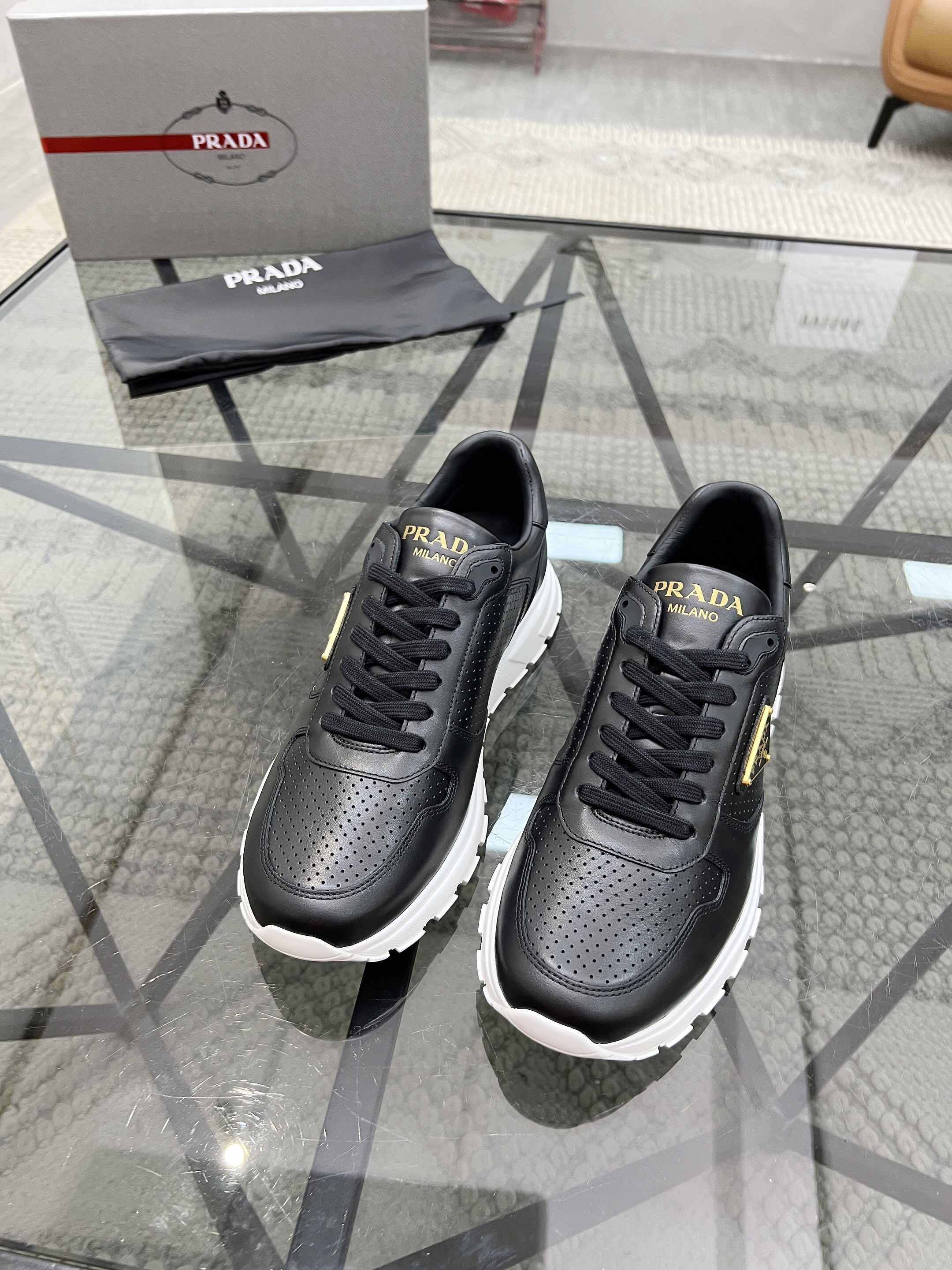 NO:222881,Brand P R A D A Color Original Color Pair Number 39-44 Customized 45 Price Material Prada New Product Original Single-Place Low-top Casual Sports Shoes!  The upper is made of original soft cowhide with Prada logo cowhide inner lining. The original molded outsole of cowhide is made of high quality, worth owning. Prada, prada, sneakers, cowhide19860909品牌P R A D A 颜色原版配色 码数39-44定做45 价格 材质普拉达新品原单货低帮休闲运动鞋！鞋面采用原版柔软牛皮搭配普拉达标识牛皮内里 牛皮垫脚原版开模大底、高品质值得拥有,普拉达,prada,sneakers,cowhide,Men's shoes