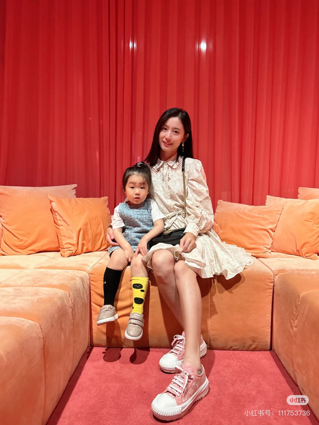 NO:233027,Model foot pictures, casual shoes/sports shoes, sneakers19860909模特上脚图,休闲鞋/运动鞋,sneakers,Women's Shoes