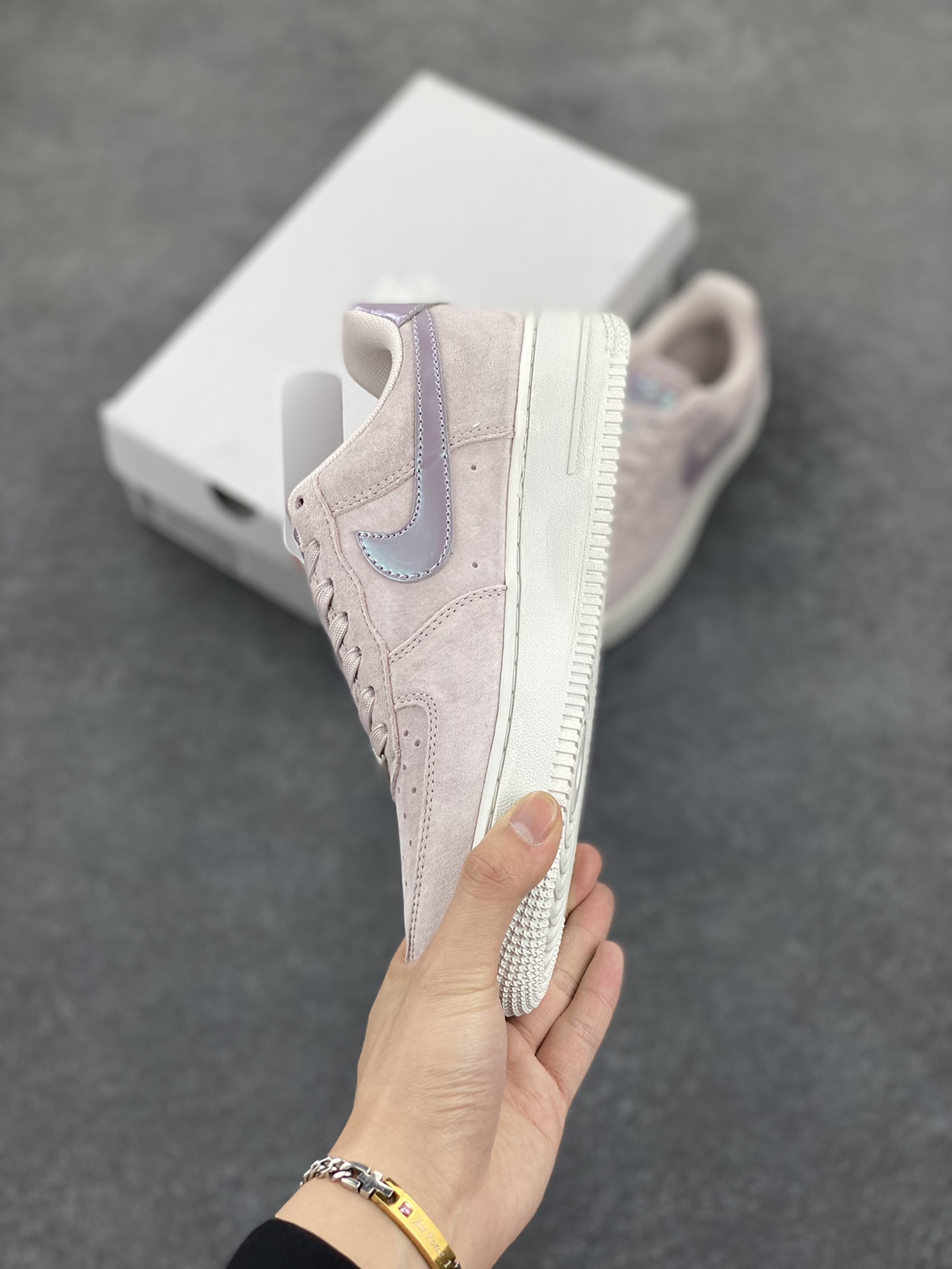 图片[3]-Air Force 1\’ 07 翻毛粉 原楦头原纸板 打造纯正空军版型 专注外贸渠道 全掌内置蜂窝气垫 #原盒配件 原厂中底钢印、拉帮完美 货号：HJ4401-001 尺码：36 36.5 37.5 38 38.5 39 40 40.5 41 42 42.5 43 44 44.5 45-选品中心