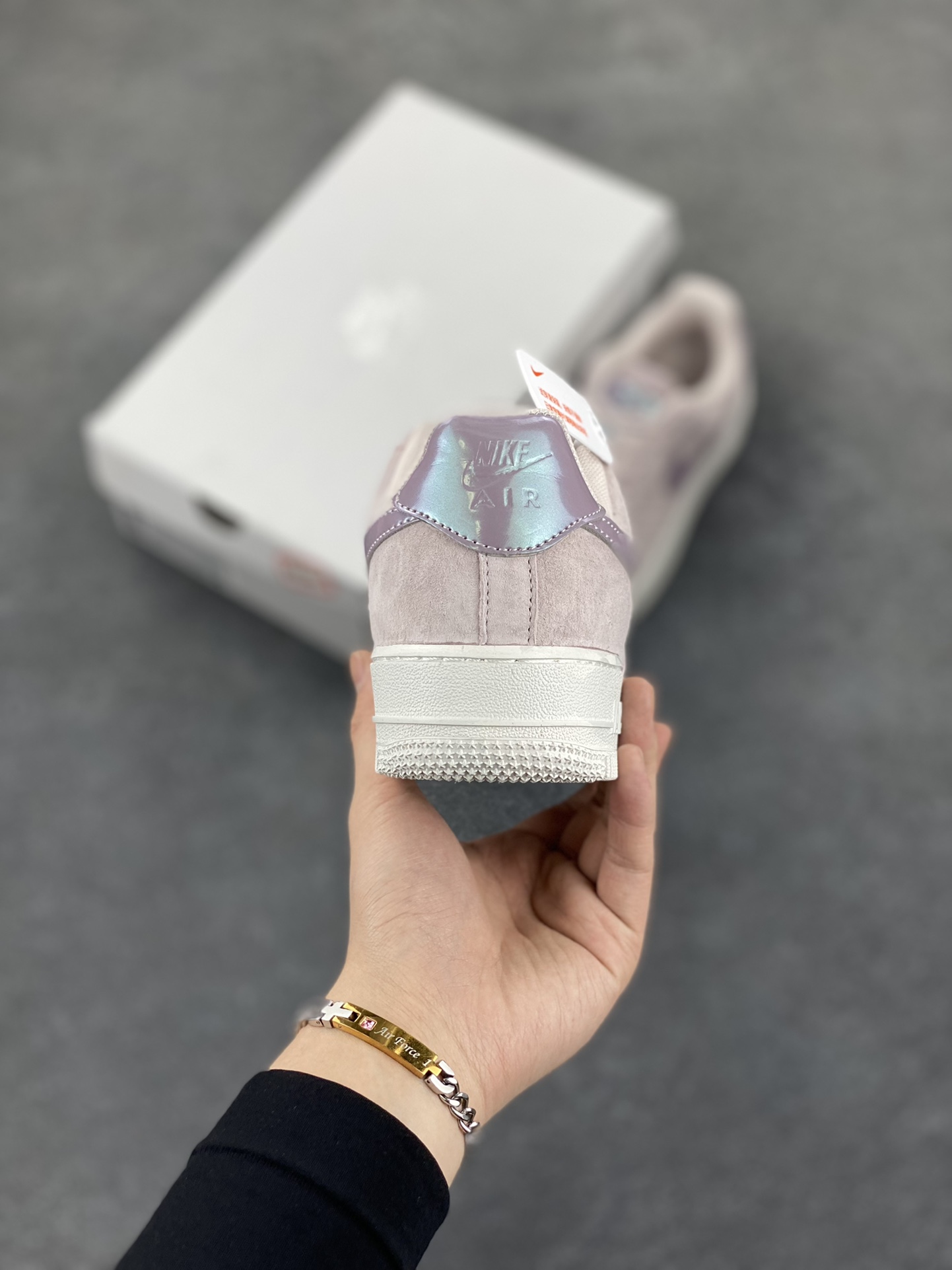 图片[4]-Air Force 1\’ 07 翻毛粉 原楦头原纸板 打造纯正空军版型 专注外贸渠道 全掌内置蜂窝气垫 #原盒配件 原厂中底钢印、拉帮完美 货号：HJ4401-001 尺码：36 36.5 37.5 38 38.5 39 40 40.5 41 42 42.5 43 44 44.5 45-选品中心