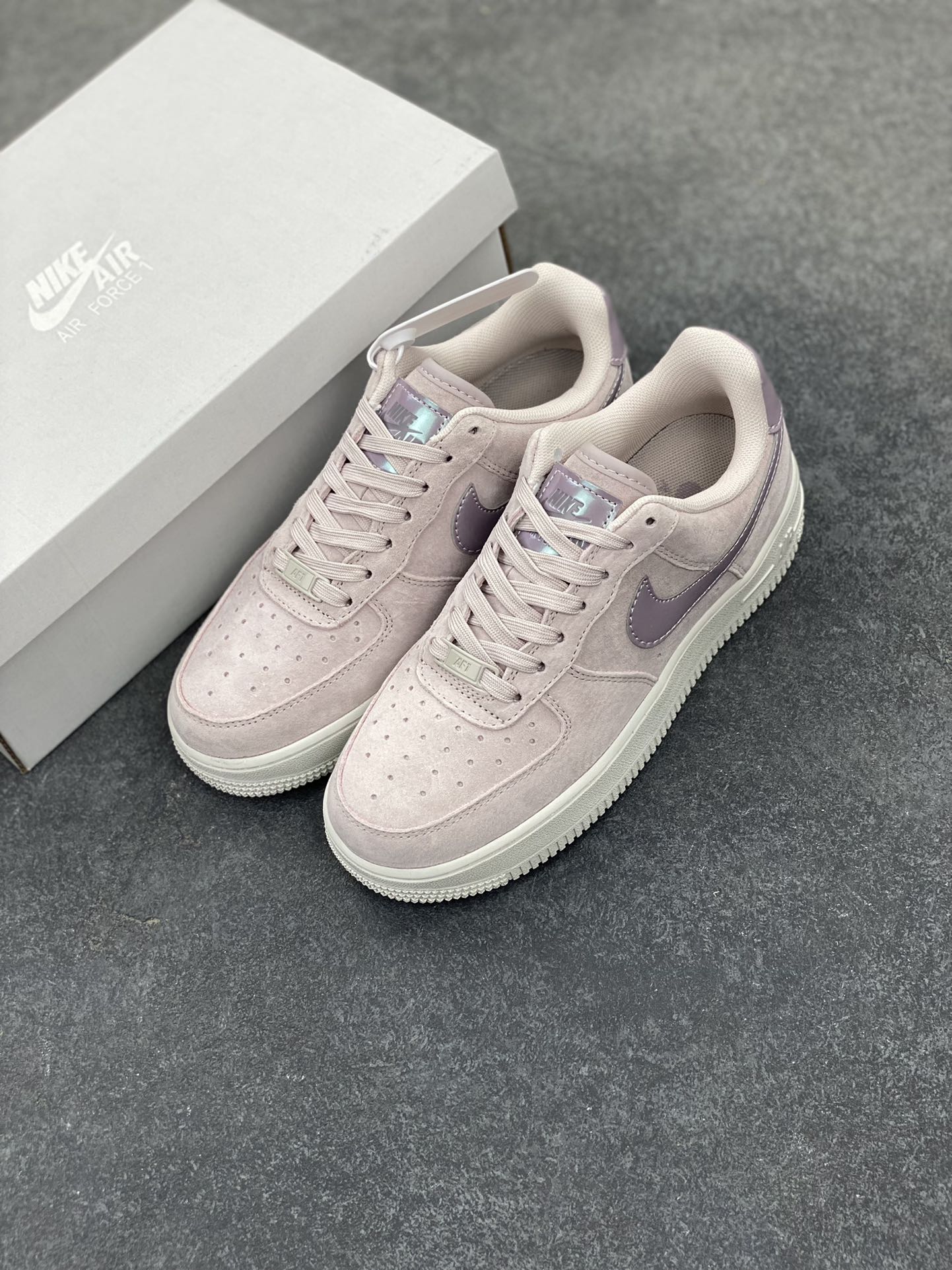 图片[8]-Air Force 1\’ 07 翻毛粉 原楦头原纸板 打造纯正空军版型 专注外贸渠道 全掌内置蜂窝气垫 #原盒配件 原厂中底钢印、拉帮完美 货号：HJ4401-001 尺码：36 36.5 37.5 38 38.5 39 40 40.5 41 42 42.5 43 44 44.5 45-选品中心