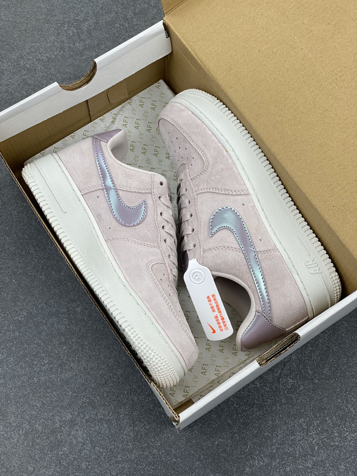 图片[9]-Air Force 1\’ 07 翻毛粉 原楦头原纸板 打造纯正空军版型 专注外贸渠道 全掌内置蜂窝气垫 #原盒配件 原厂中底钢印、拉帮完美 货号：HJ4401-001 尺码：36 36.5 37.5 38 38.5 39 40 40.5 41 42 42.5 43 44 44.5 45-选品中心