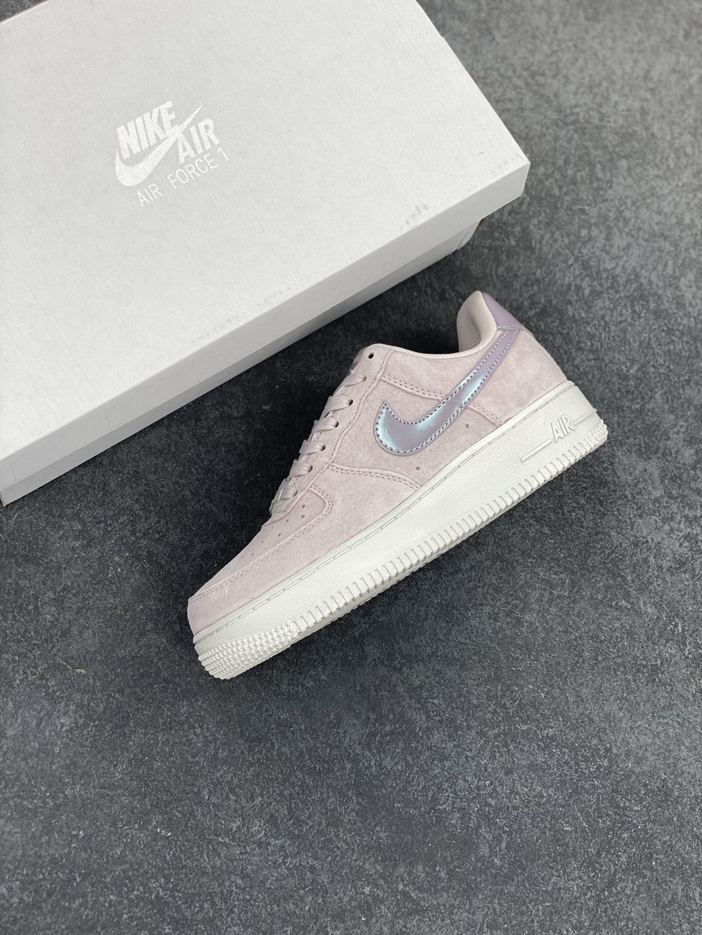 图片[7]-Air Force 1\’ 07 翻毛粉 原楦头原纸板 打造纯正空军版型 专注外贸渠道 全掌内置蜂窝气垫 #原盒配件 原厂中底钢印、拉帮完美 货号：HJ4401-001 尺码：36 36.5 37.5 38 38.5 39 40 40.5 41 42 42.5 43 44 44.5 45-选品中心