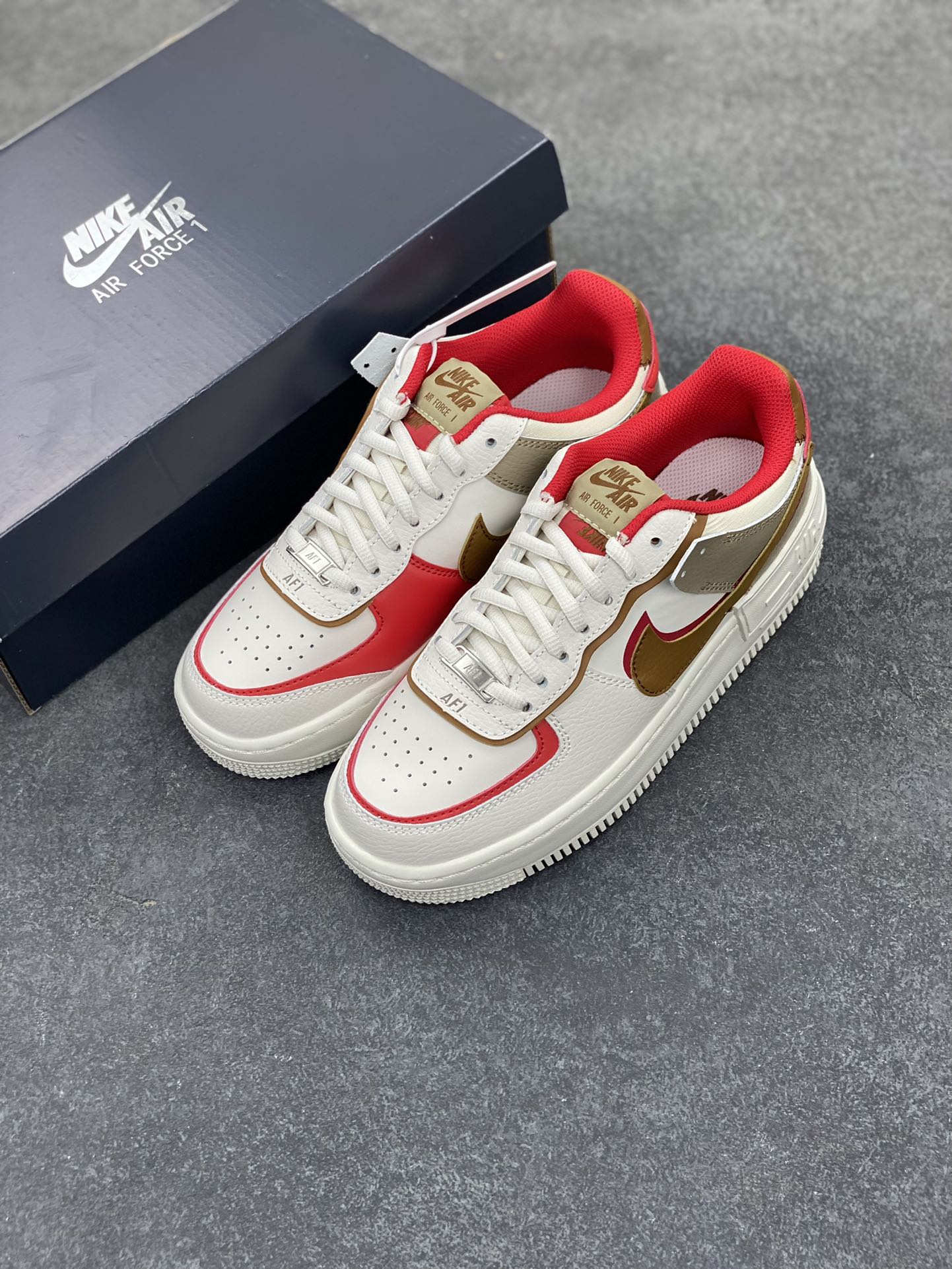 图片[8]-NK Air Force 1 Shadow 轻量增高低帮百搭板鞋\”拼接马卡龙\” 全新少女系解构主义设计双层轻量EVA发泡中底+防滑RB橡胶外圈底鞋底 原楦头原纸板 打造纯正空军版型 专注外贸渠道 全掌内置蜂窝气垫 原盒配件 原厂中底钢印、拉帮完美 货号：HQ3400-030 尺码：35.5 36 36.5 37.5 38 38.5 39 40-选品中心