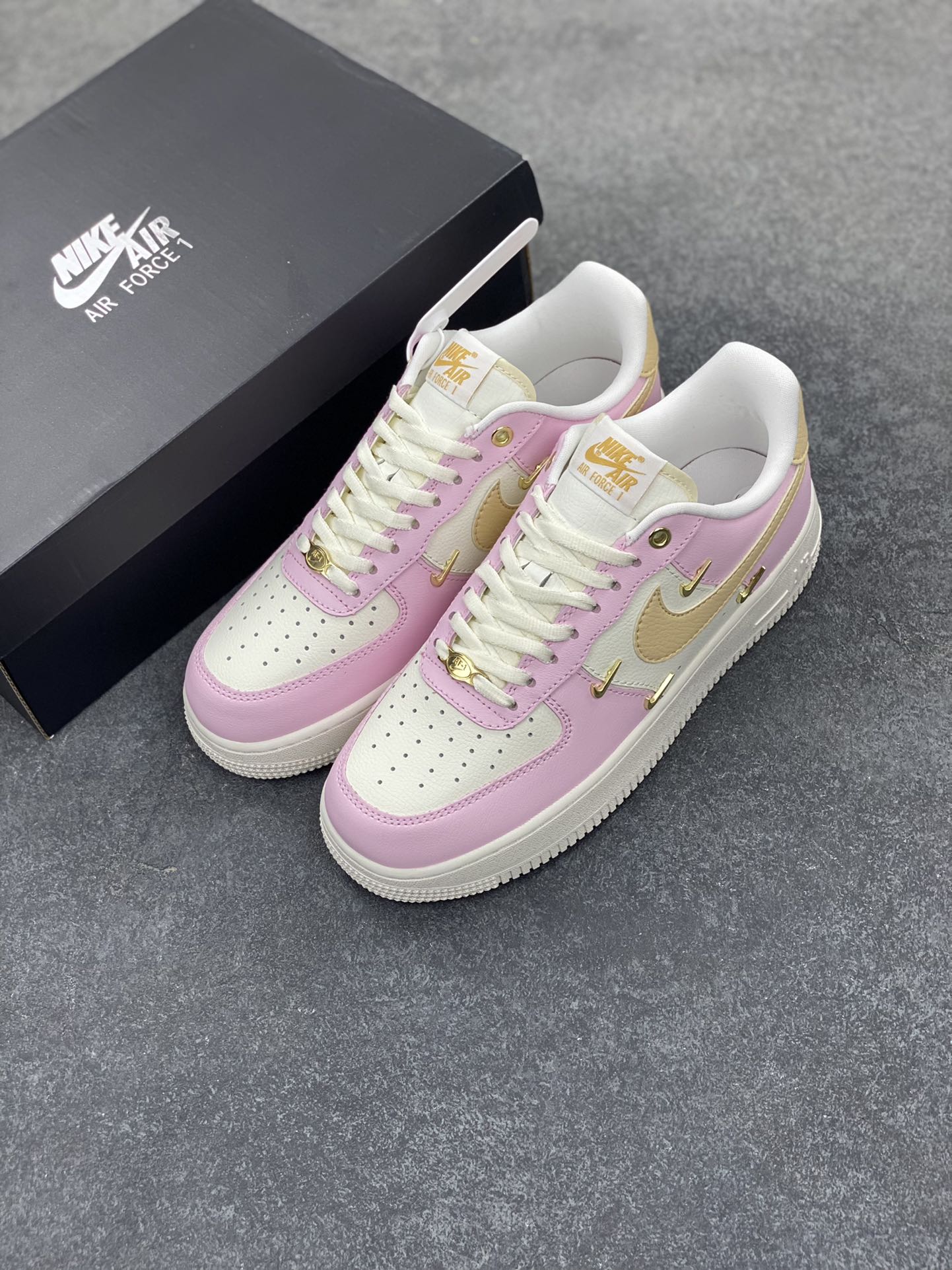 图片[8]-Air Force 1\’ 07 粉金 原楦头原纸板 打造纯正空军版型 专注外贸渠道 全掌内置蜂窝气垫 #原盒配件 原厂中底钢印、拉帮完美 货号：IB2574-600 尺码：35.5 36 36.5 37.5 38 38.5 39 40 40.5 41 42-选品中心