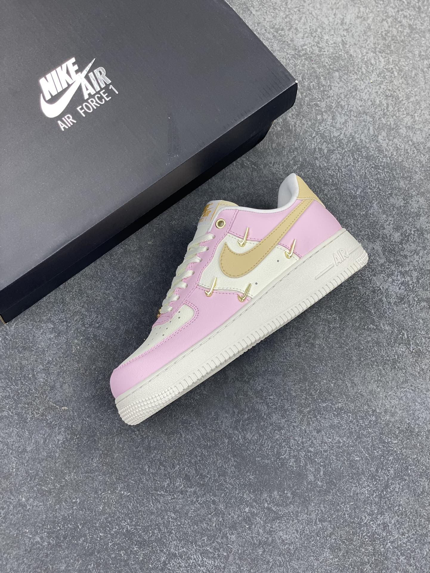 图片[7]-Air Force 1\’ 07 粉金 原楦头原纸板 打造纯正空军版型 专注外贸渠道 全掌内置蜂窝气垫 #原盒配件 原厂中底钢印、拉帮完美 货号：IB2574-600 尺码：35.5 36 36.5 37.5 38 38.5 39 40 40.5 41 42-选品中心