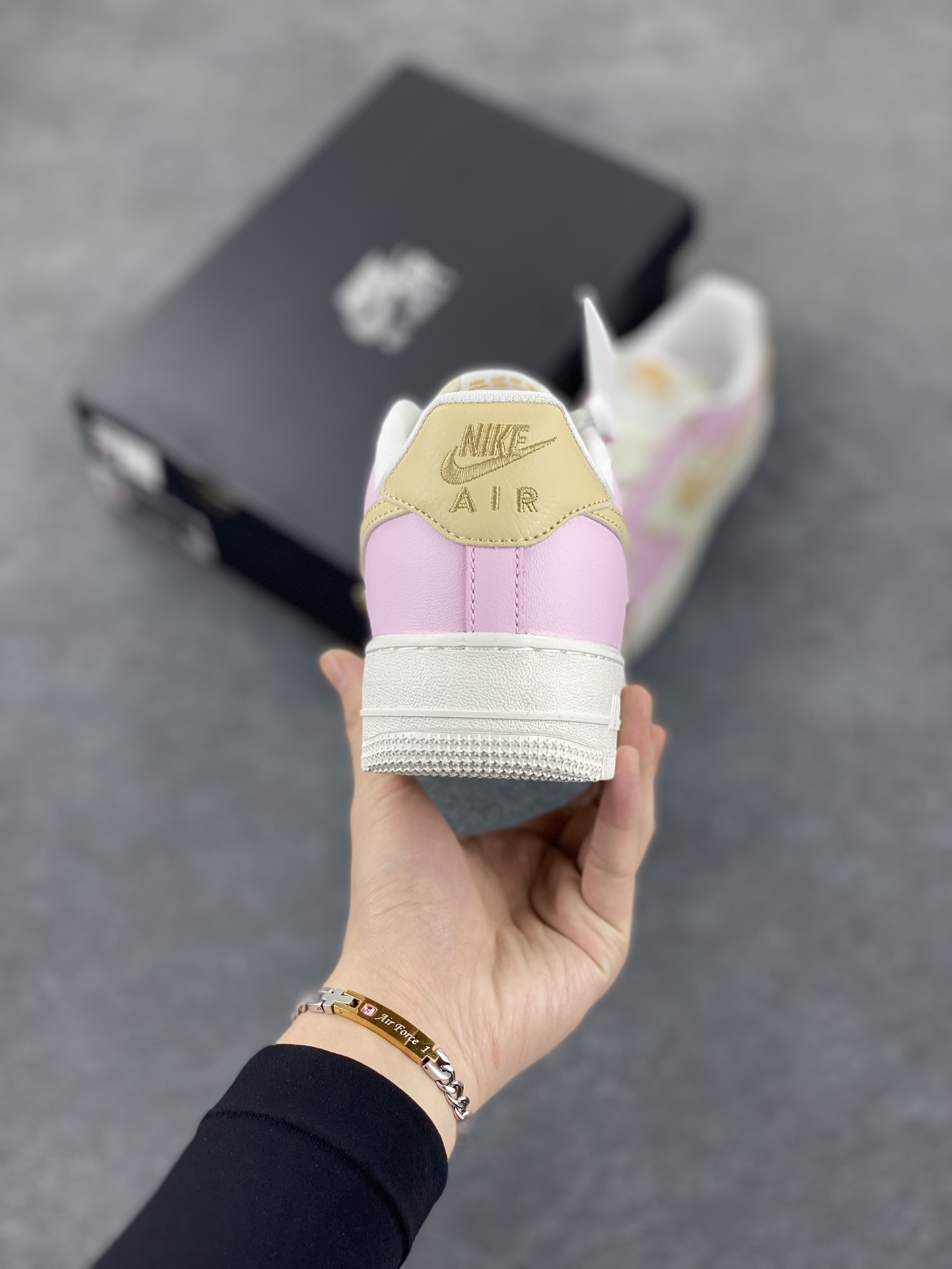图片[4]-Air Force 1\’ 07 粉金 原楦头原纸板 打造纯正空军版型 专注外贸渠道 全掌内置蜂窝气垫 #原盒配件 原厂中底钢印、拉帮完美 货号：IB2574-600 尺码：35.5 36 36.5 37.5 38 38.5 39 40 40.5 41 42-选品中心