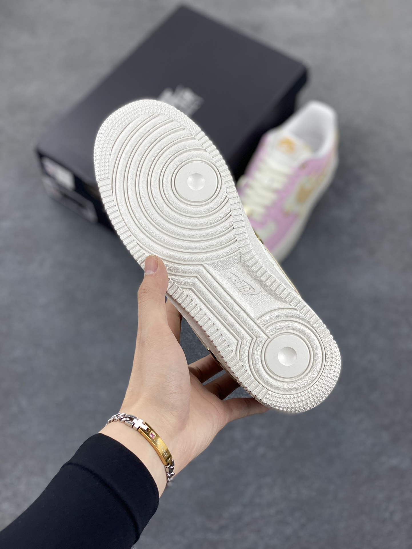 图片[5]-Air Force 1\’ 07 粉金 原楦头原纸板 打造纯正空军版型 专注外贸渠道 全掌内置蜂窝气垫 #原盒配件 原厂中底钢印、拉帮完美 货号：IB2574-600 尺码：35.5 36 36.5 37.5 38 38.5 39 40 40.5 41 42-选品中心