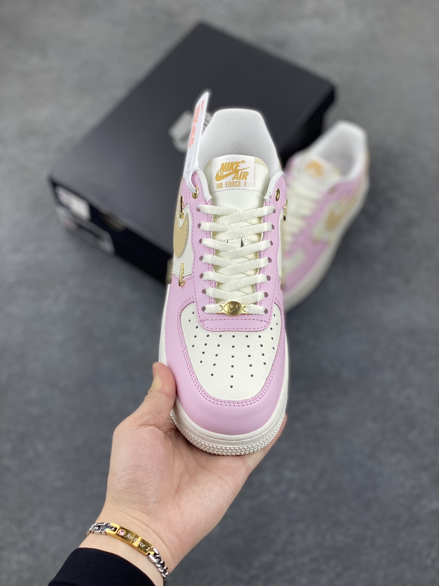 图片[2]-Air Force 1\’ 07 粉金 原楦头原纸板 打造纯正空军版型 专注外贸渠道 全掌内置蜂窝气垫 #原盒配件 原厂中底钢印、拉帮完美 货号：IB2574-600 尺码：35.5 36 36.5 37.5 38 38.5 39 40 40.5 41 42-选品中心