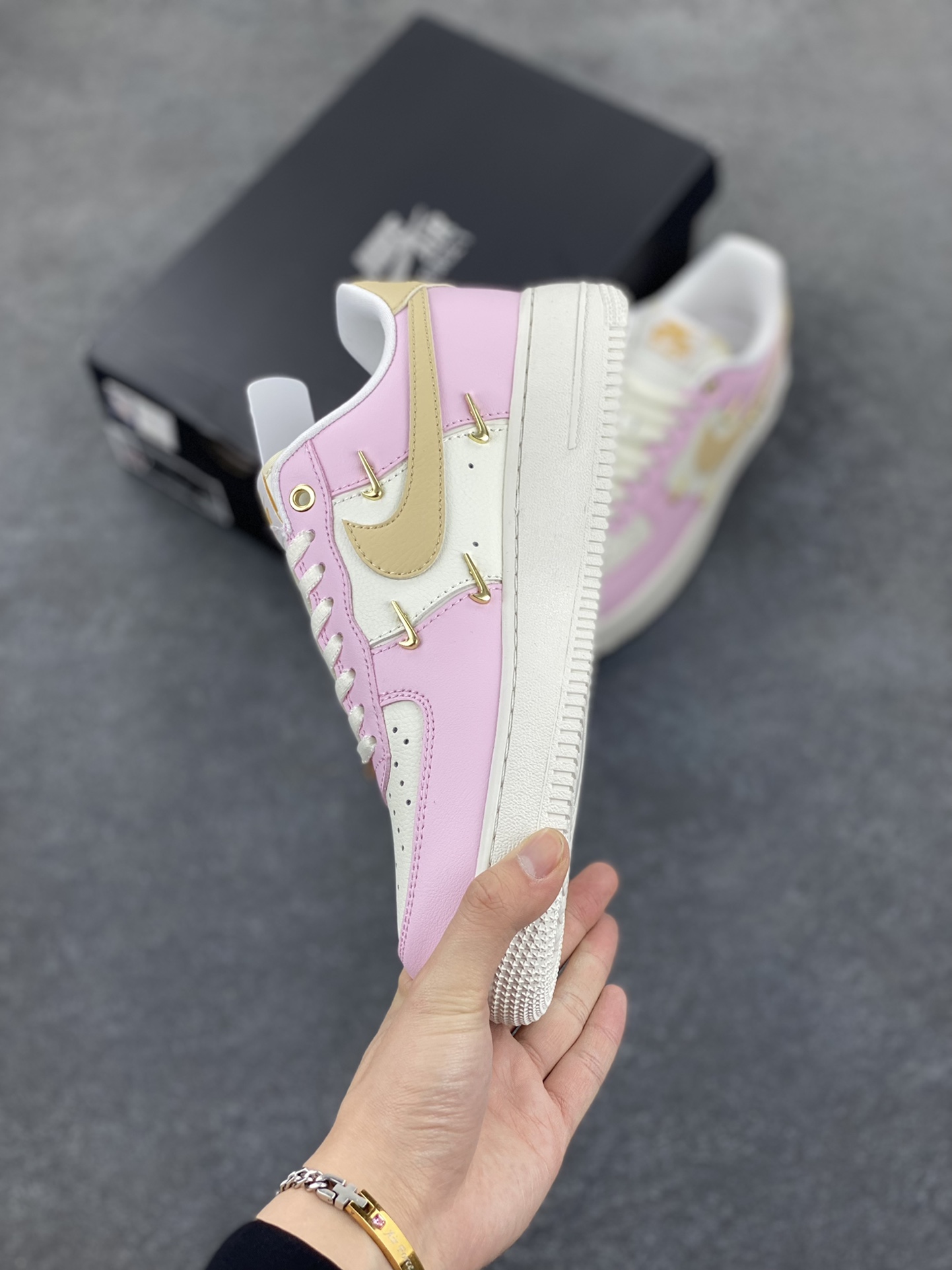 图片[3]-Air Force 1\’ 07 粉金 原楦头原纸板 打造纯正空军版型 专注外贸渠道 全掌内置蜂窝气垫 #原盒配件 原厂中底钢印、拉帮完美 货号：IB2574-600 尺码：35.5 36 36.5 37.5 38 38.5 39 40 40.5 41 42-选品中心