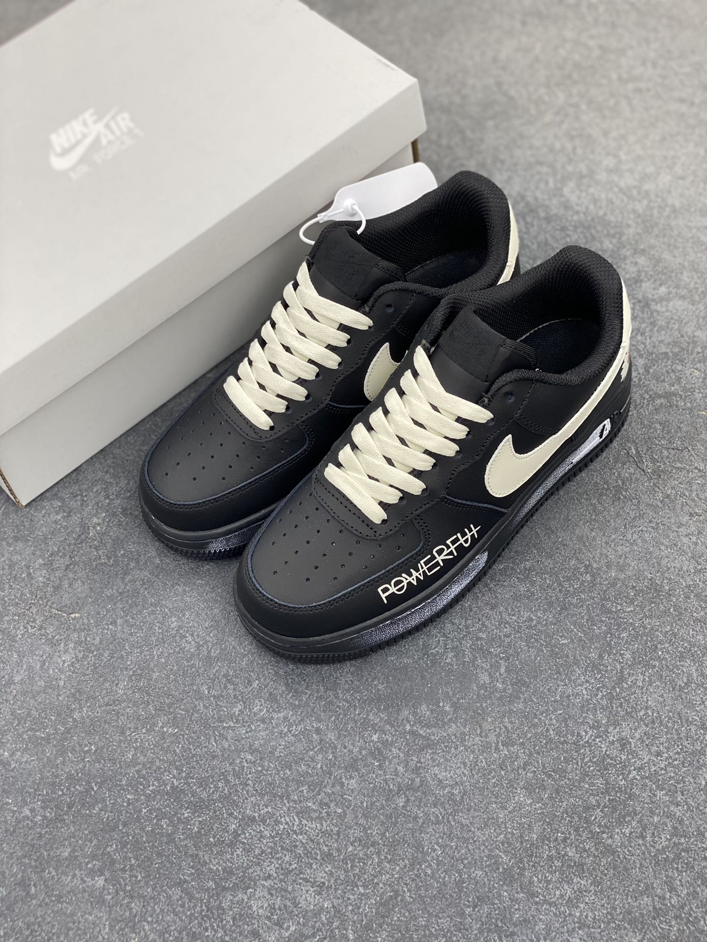 图片[8]-Nike Air Force 1 Low 空军一号低帮百搭休闲运动板鞋。柔软、弹性十足的缓震性能和出色的中底设计，横跨复古与现代的外型结合，造就出风靡全球三十多年的Force 1，直到今天还深受青睐。 货号：CW2288-001 尺码：36 36.5 37.5 38 38.5 39 40 40.5 41 42 42.5 43 44 44.5 45-选品中心