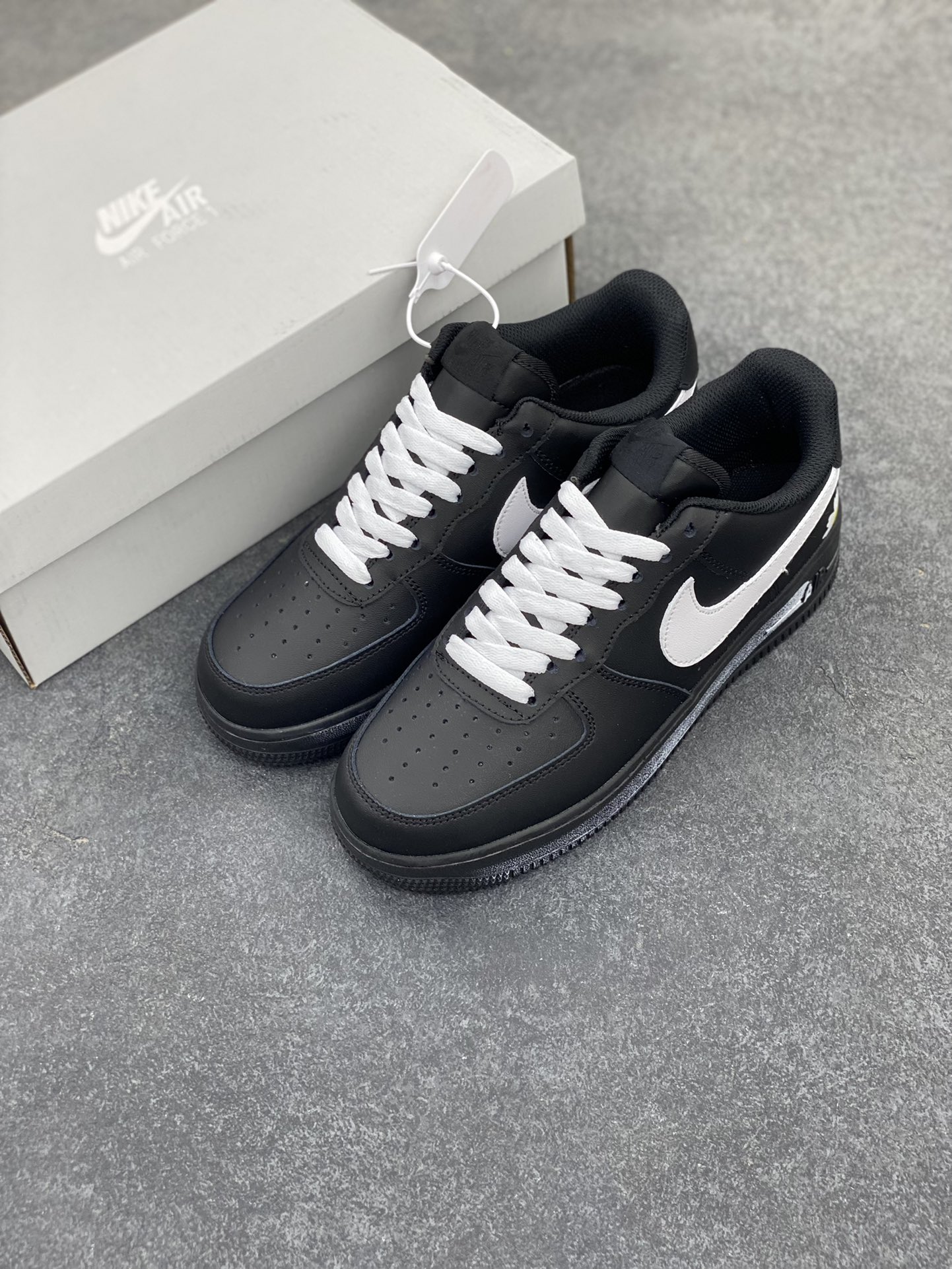 图片[8]-Nike Air Force 1 Low 空军一号低帮百搭休闲运动板鞋。柔软、弹性十足的缓震性能和出色的中底设计，横跨复古与现代的外型结合，造就出风靡全球三十多年的Force 1，直到今天还深受青睐。 货号：CW2288-001 尺码：36 36.5 37.5 38 38.5 39 40 40.5 41 42 42.5 43 44 44.5 45-选品中心