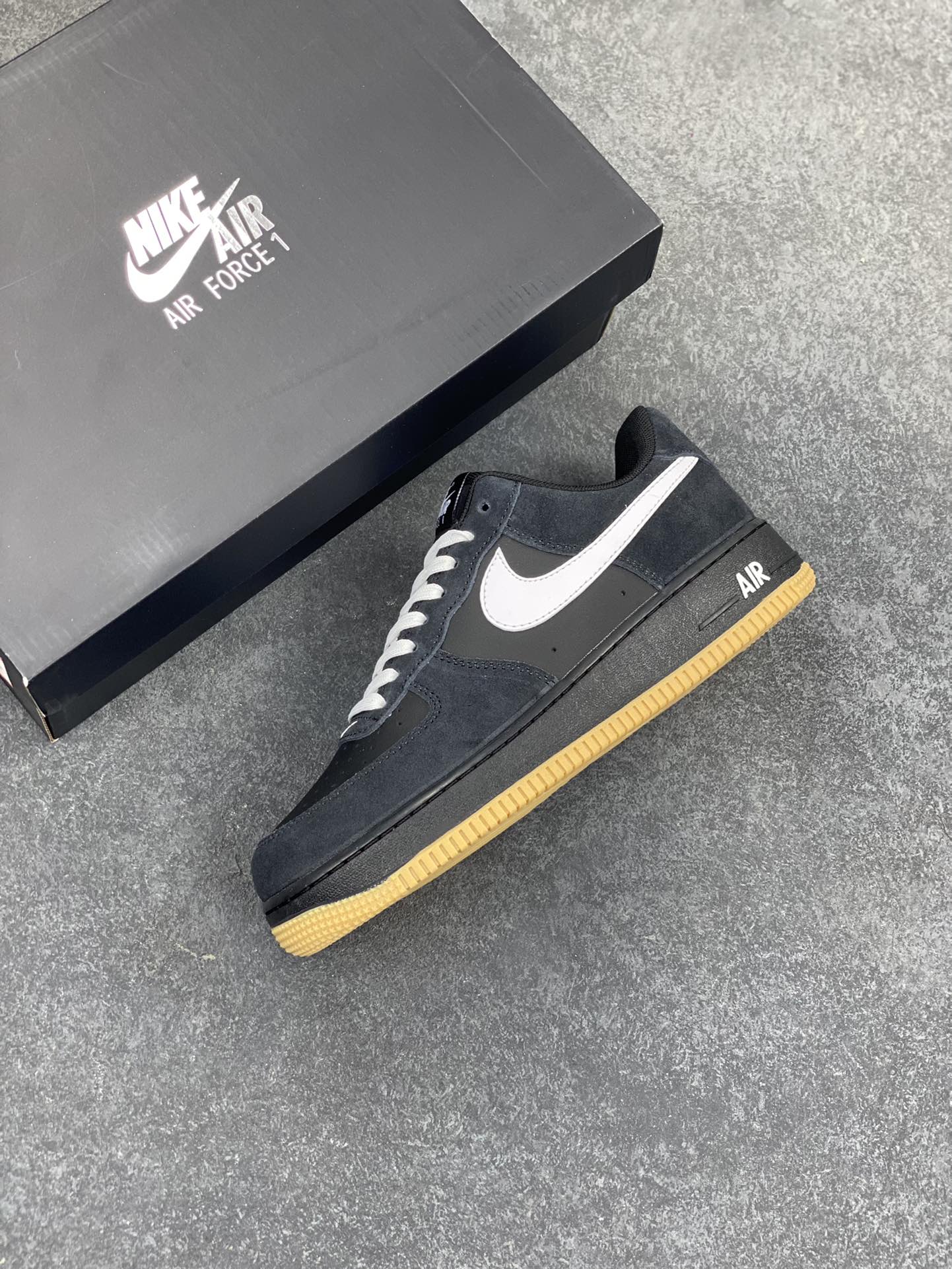 图片[7]-Nike Air Force 1 Low 黑白生胶底 空军一号低帮运动休闲板鞋 原楦头原纸板 打造纯正空军版型#专注外贸渠道 全掌内置蜂窝气垫 #原盒配件 原厂中底钢印、拉帮完美 货号：IB6388-001 尺码：39 40 40.5 41 42 42.5 43 44 44.5 45-选品中心