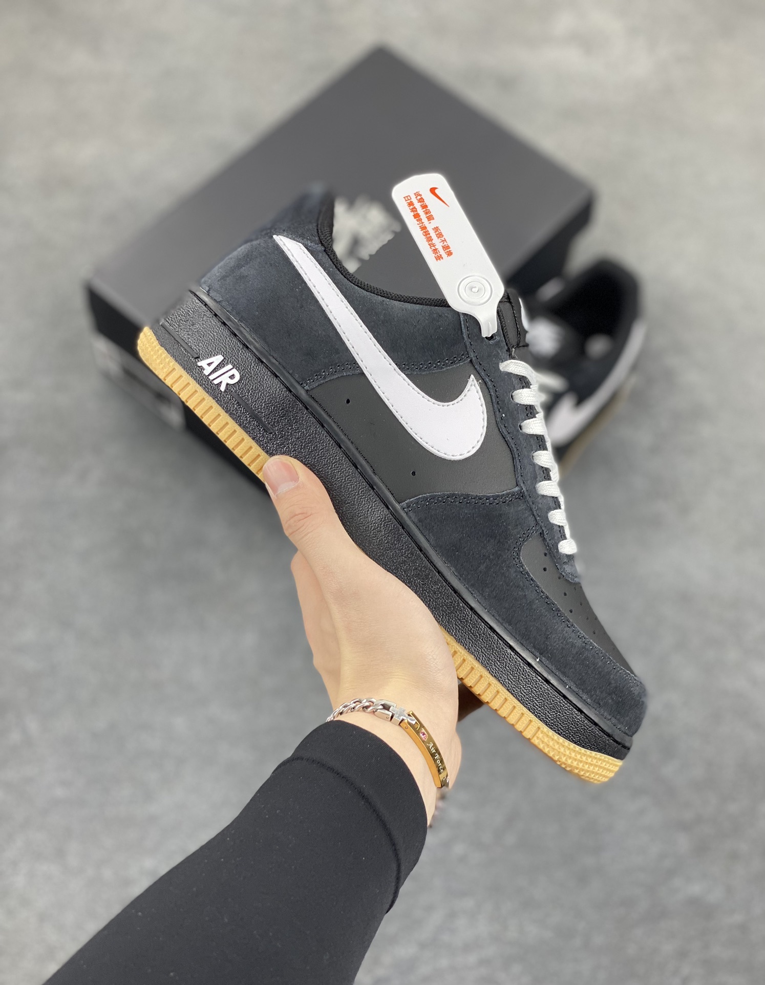 Nike Air Force 1 Low 黑白生胶底 空军一号低帮运动休闲板鞋 原楦头原纸板 打造纯正空军版型#专注外贸渠道 全掌内置蜂窝气垫 #原盒配件 原厂中底钢印、拉帮完美 货号：IB6388-001 尺码：39 40 40.5 41 42 42.5 43 44 44.5 45-选品中心