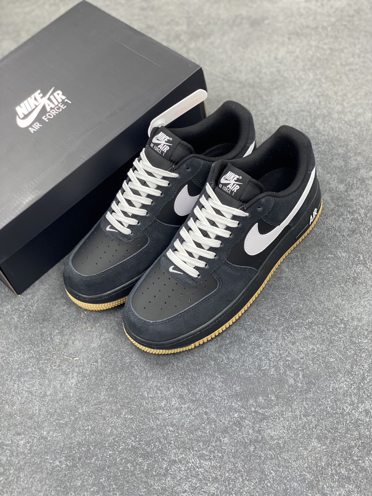 图片[8]-Nike Air Force 1 Low 黑白生胶底 空军一号低帮运动休闲板鞋 原楦头原纸板 打造纯正空军版型#专注外贸渠道 全掌内置蜂窝气垫 #原盒配件 原厂中底钢印、拉帮完美 货号：IB6388-001 尺码：39 40 40.5 41 42 42.5 43 44 44.5 45-选品中心