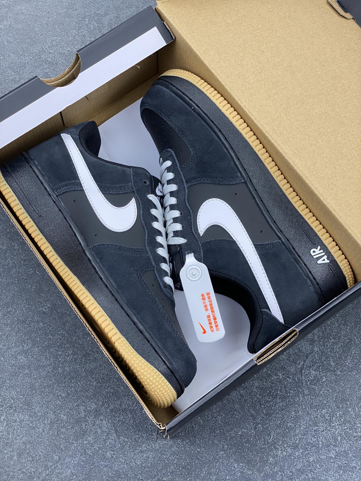 图片[9]-Nike Air Force 1 Low 黑白生胶底 空军一号低帮运动休闲板鞋 原楦头原纸板 打造纯正空军版型#专注外贸渠道 全掌内置蜂窝气垫 #原盒配件 原厂中底钢印、拉帮完美 货号：IB6388-001 尺码：39 40 40.5 41 42 42.5 43 44 44.5 45-选品中心