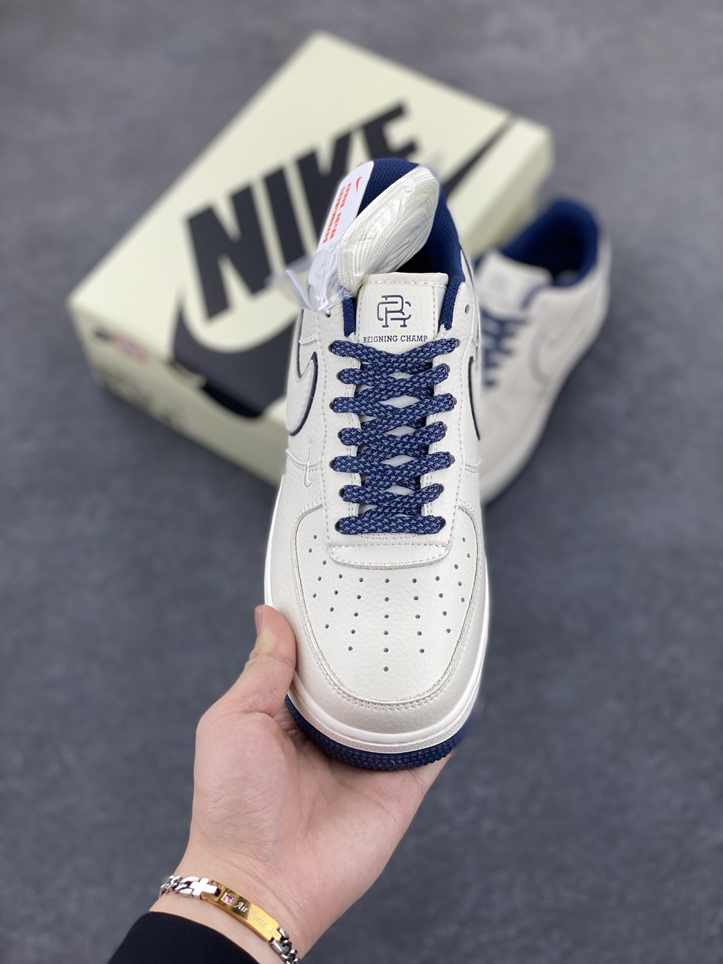 图片[2]-卫冕冠军联名款 Reigning Champ x Nike Air Force 1 \’07 满天星低帮空军一号休闲板鞋 定制皮料 3M反光 原楦原纸板 纯正版型 清洁度完美 内置全掌气垫 货号：RC2369-176 尺码：36 36.5 37.5 38 38.5 39 40 40.5 41 42 42.5 43 44 44.5 45-选品中心