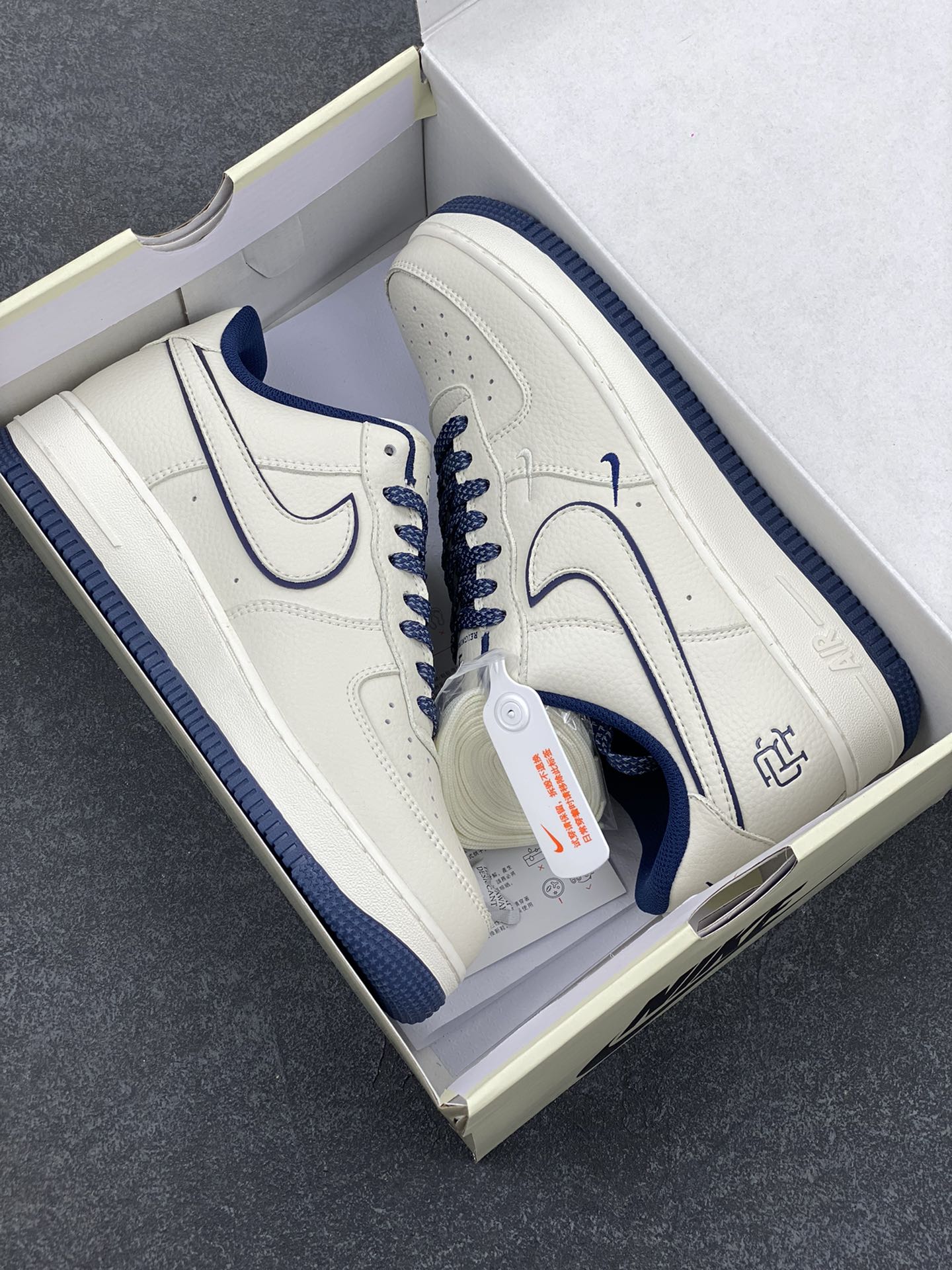 图片[9]-卫冕冠军联名款 Reigning Champ x Nike Air Force 1 \’07 满天星低帮空军一号休闲板鞋 定制皮料 3M反光 原楦原纸板 纯正版型 清洁度完美 内置全掌气垫 货号：RC2369-176 尺码：36 36.5 37.5 38 38.5 39 40 40.5 41 42 42.5 43 44 44.5 45-选品中心