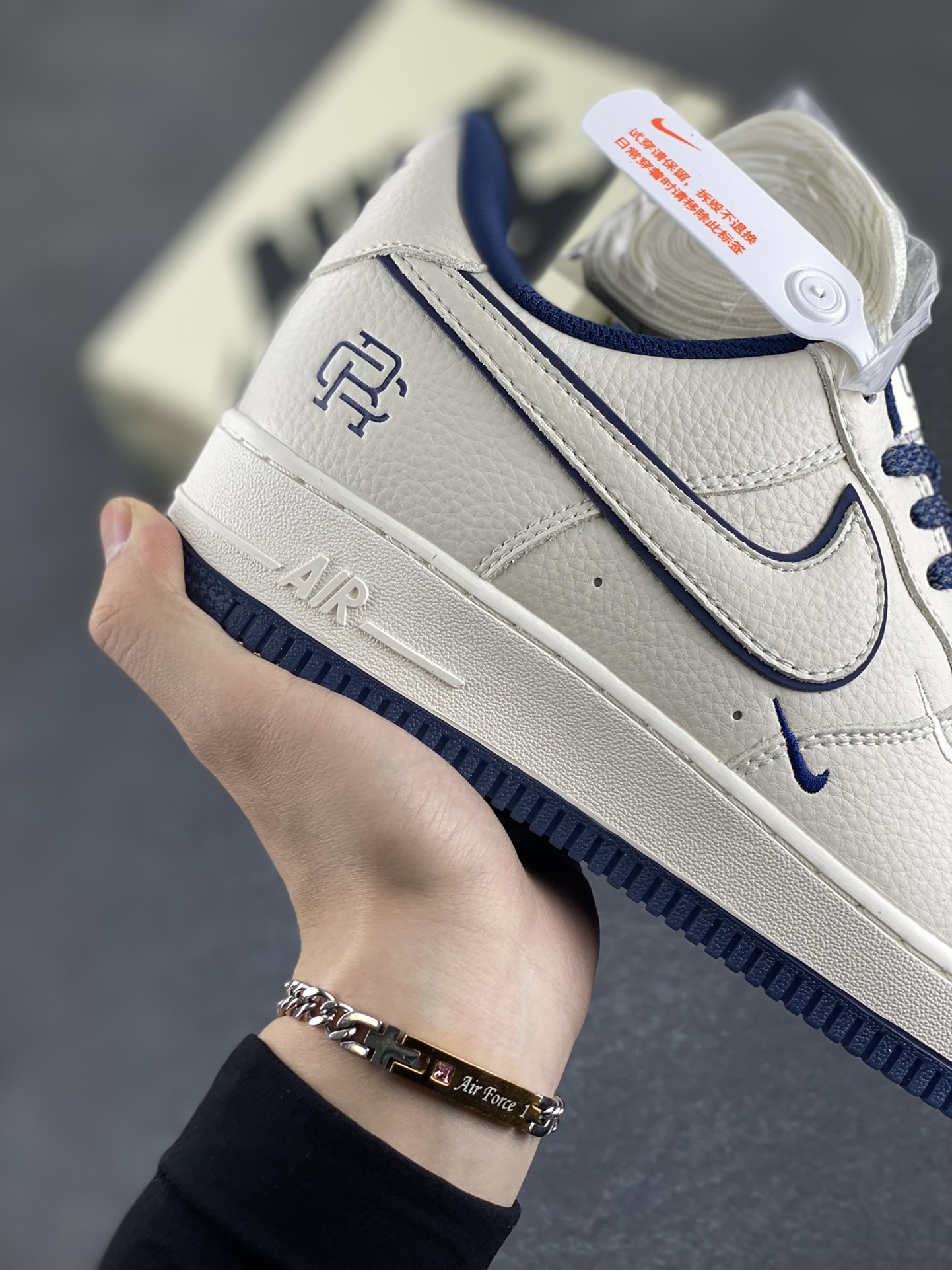 图片[6]-卫冕冠军联名款 Reigning Champ x Nike Air Force 1 \’07 满天星低帮空军一号休闲板鞋 定制皮料 3M反光 原楦原纸板 纯正版型 清洁度完美 内置全掌气垫 货号：RC2369-176 尺码：36 36.5 37.5 38 38.5 39 40 40.5 41 42 42.5 43 44 44.5 45-选品中心