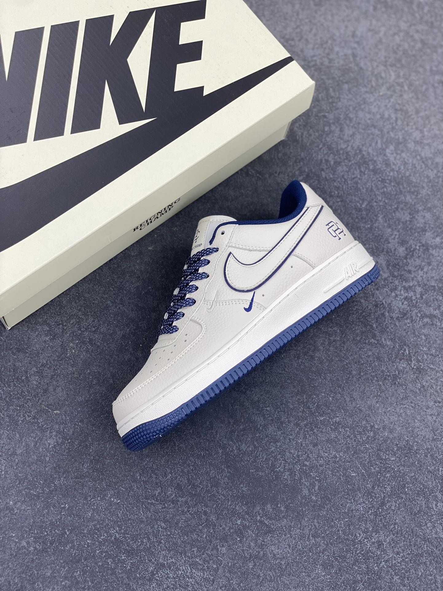 图片[7]-卫冕冠军联名款 Reigning Champ x Nike Air Force 1 \’07 满天星低帮空军一号休闲板鞋 定制皮料 3M反光 原楦原纸板 纯正版型 清洁度完美 内置全掌气垫 货号：RC2369-176 尺码：36 36.5 37.5 38 38.5 39 40 40.5 41 42 42.5 43 44 44.5 45-选品中心
