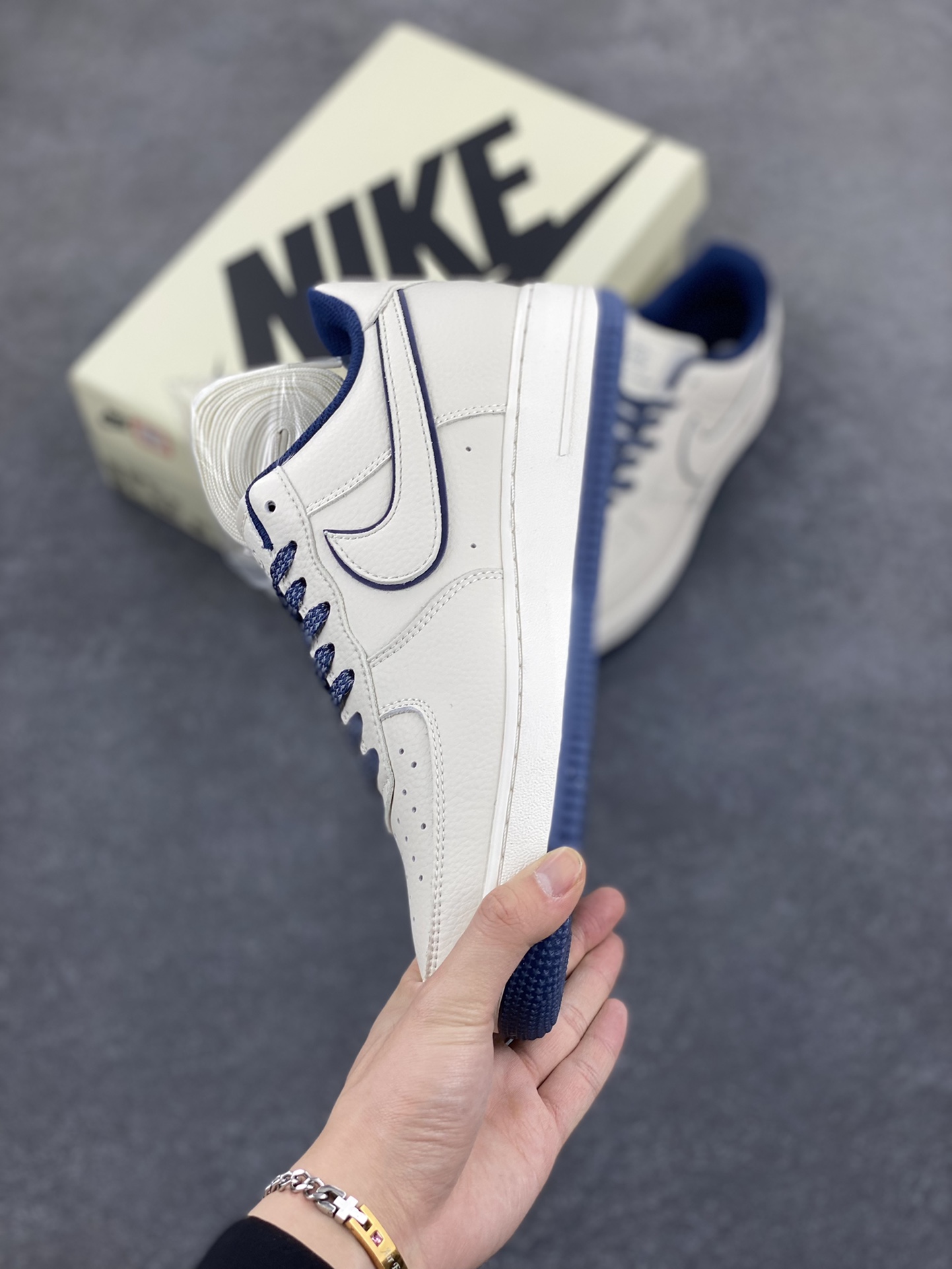 图片[3]-卫冕冠军联名款 Reigning Champ x Nike Air Force 1 \’07 满天星低帮空军一号休闲板鞋 定制皮料 3M反光 原楦原纸板 纯正版型 清洁度完美 内置全掌气垫 货号：RC2369-176 尺码：36 36.5 37.5 38 38.5 39 40 40.5 41 42 42.5 43 44 44.5 45-选品中心