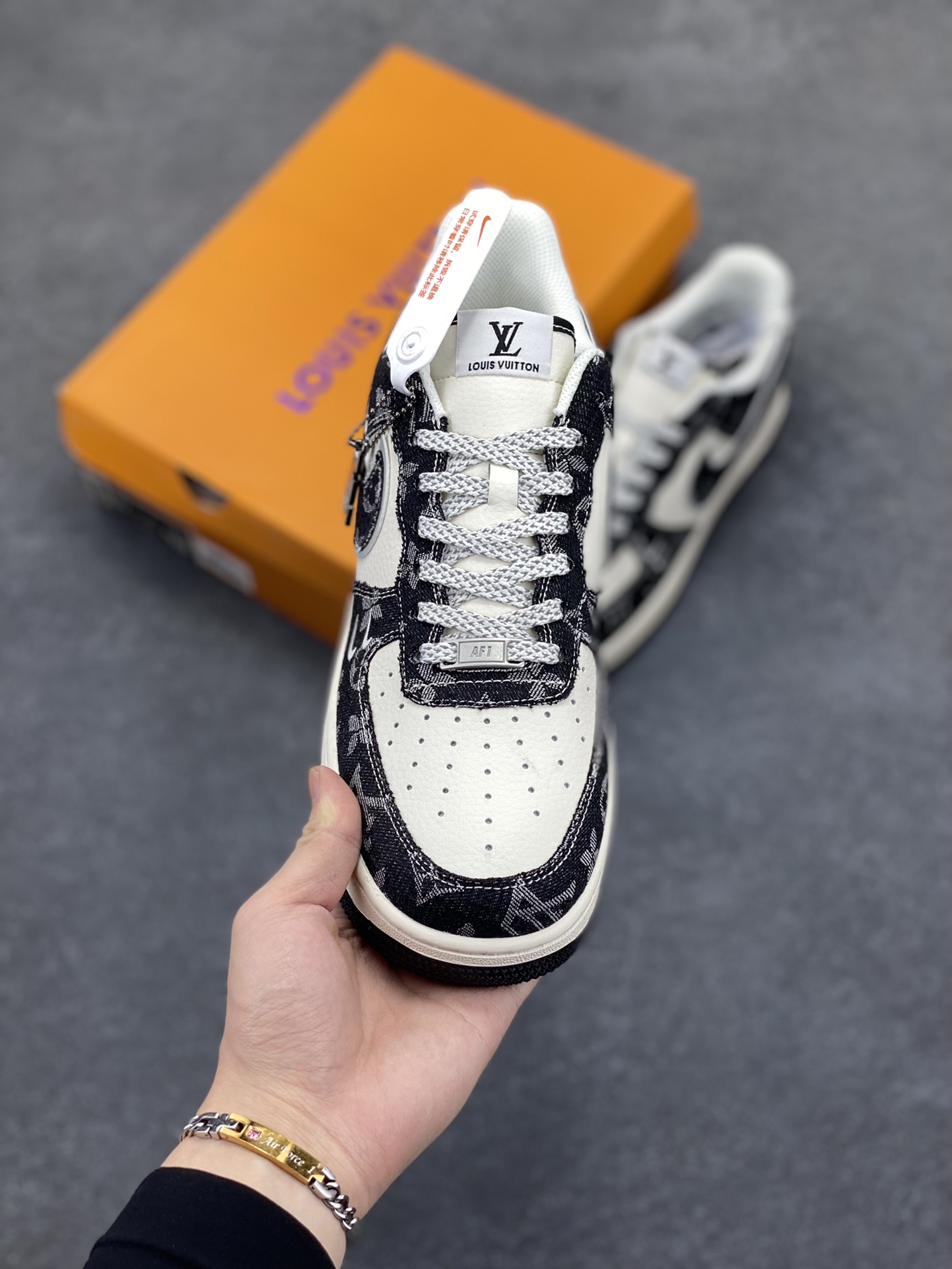 图片[2]-NIke Air Force 1 \’07 Low “LV联名–星夜黑”空军一号 低帮 运动鞋 休闲鞋 折边针车 工艺难度大 原楦头原纸板 原装鞋盒 定制五金配件 内置全掌气垫 原厂鞋底 货号：SJ2088-002 尺码：36 36.5 37.5 38 38.5 39 40 40.5 41 42 42.5 43 44 44.5 45-选品中心