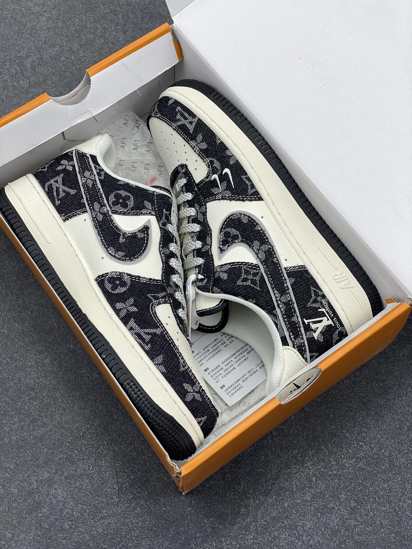 图片[9]-NIke Air Force 1 \’07 Low “LV联名–星夜黑”空军一号 低帮 运动鞋 休闲鞋 折边针车 工艺难度大 原楦头原纸板 原装鞋盒 定制五金配件 内置全掌气垫 原厂鞋底 货号：SJ2088-002 尺码：36 36.5 37.5 38 38.5 39 40 40.5 41 42 42.5 43 44 44.5 45-选品中心